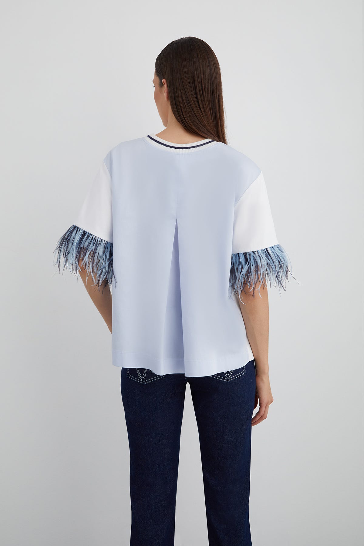 Özel Pano Desen Detaylı Kolucu Tüylü İşlemeli T-shirt