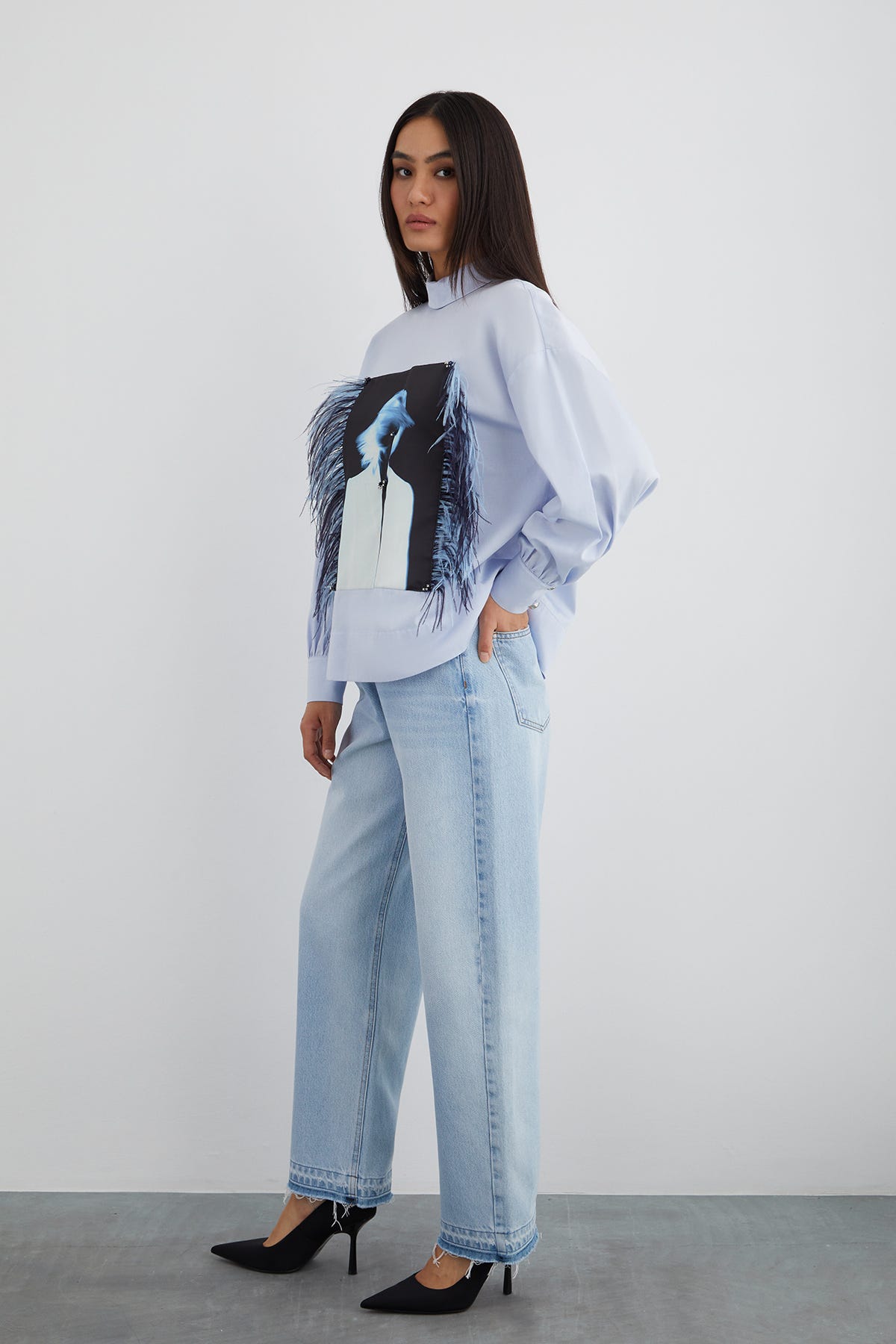 Özel Tüylü Pano Desen Detaylı Arka Beden Düğmeli Sweatshirt