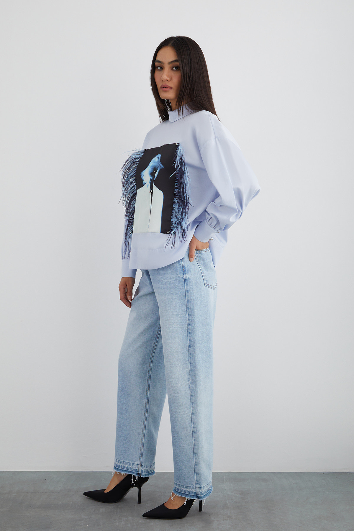 Özel Tüylü Pano Desen Detaylı Arka Beden Düğmeli Sweatshirt