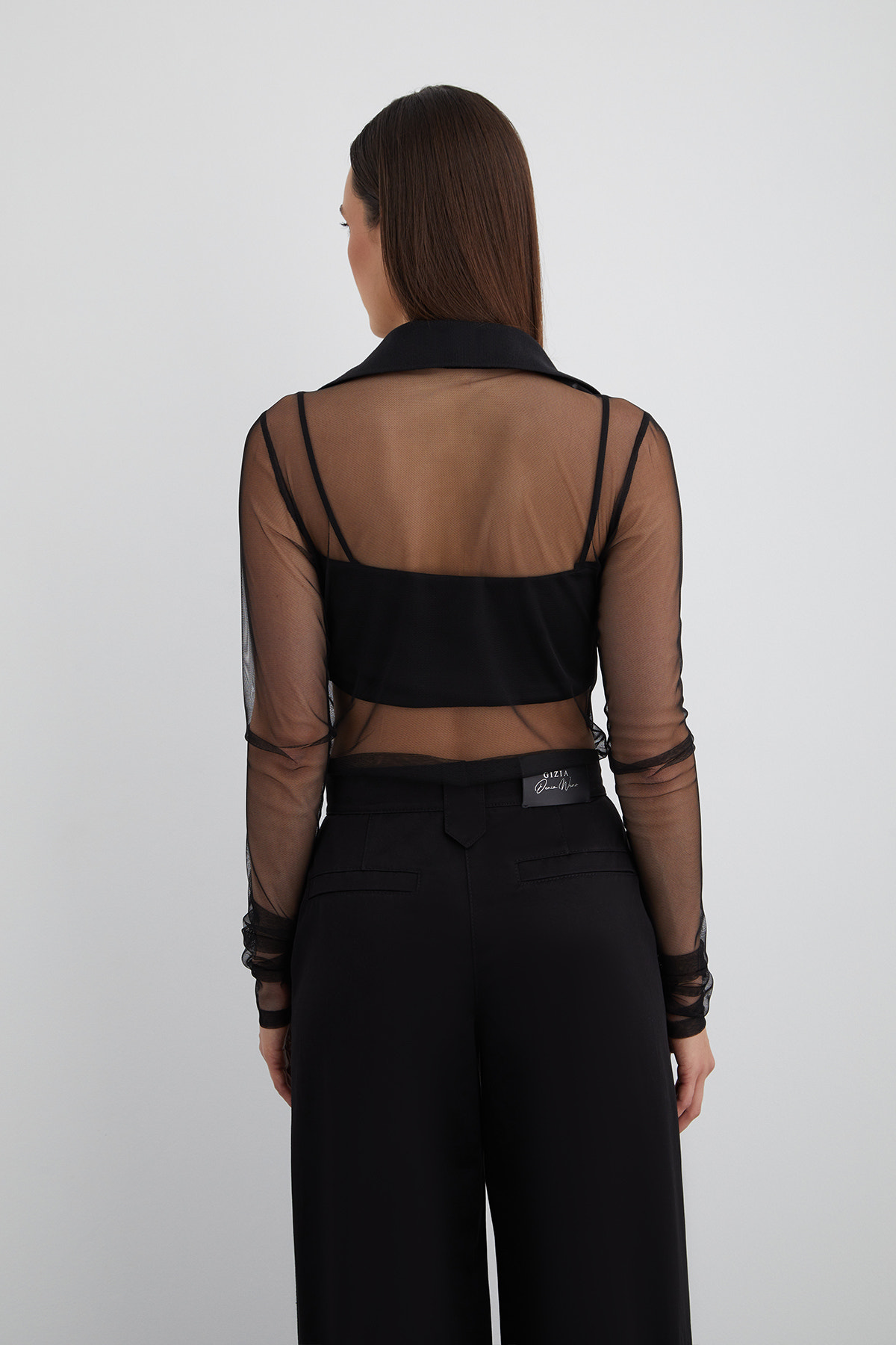 İçi Askılı Top Detaylı Alttan Çıtçıtlı Tül Bluz.