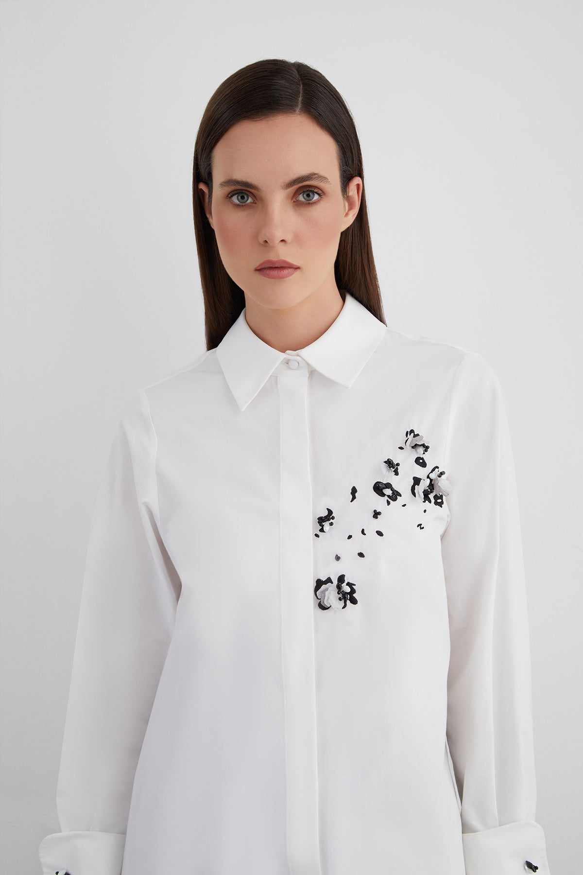 İşlemeli Nakış Detaylı Uzun Kollu Gömlek