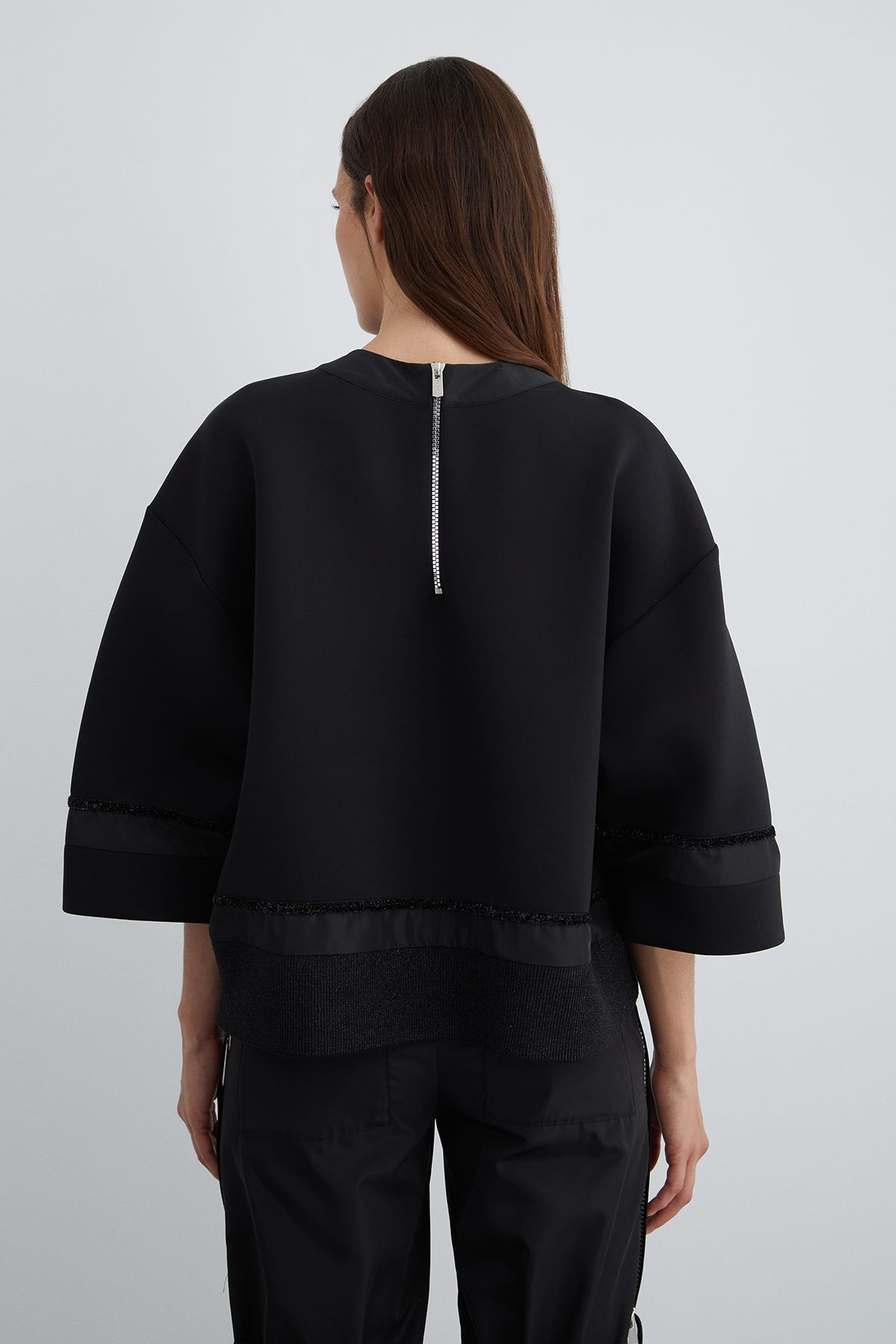 Ön Beden Baskı Detaylı Arkası Fermuarlı Scuba Bluz