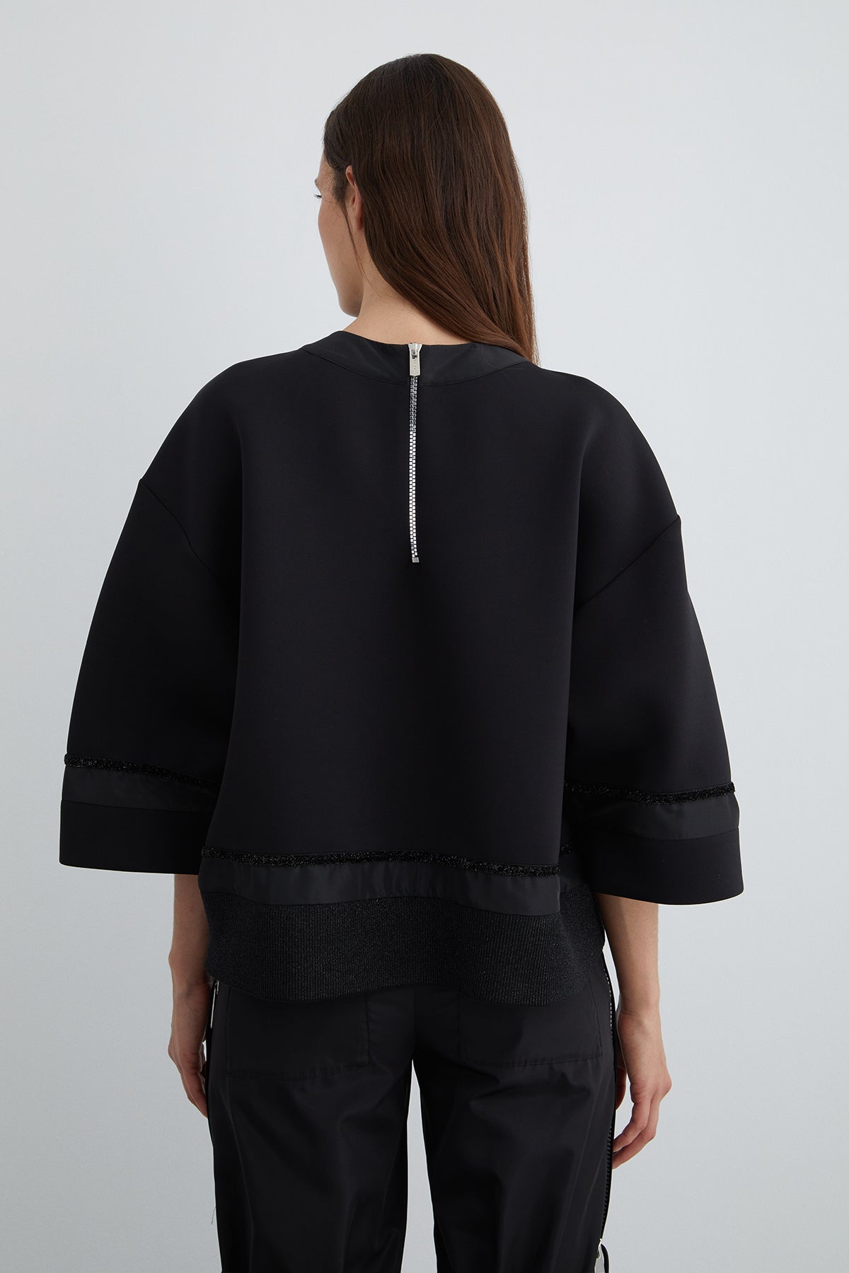 Ön Beden Baskı Detaylı Arkası Fermuarlı Scuba Bluz