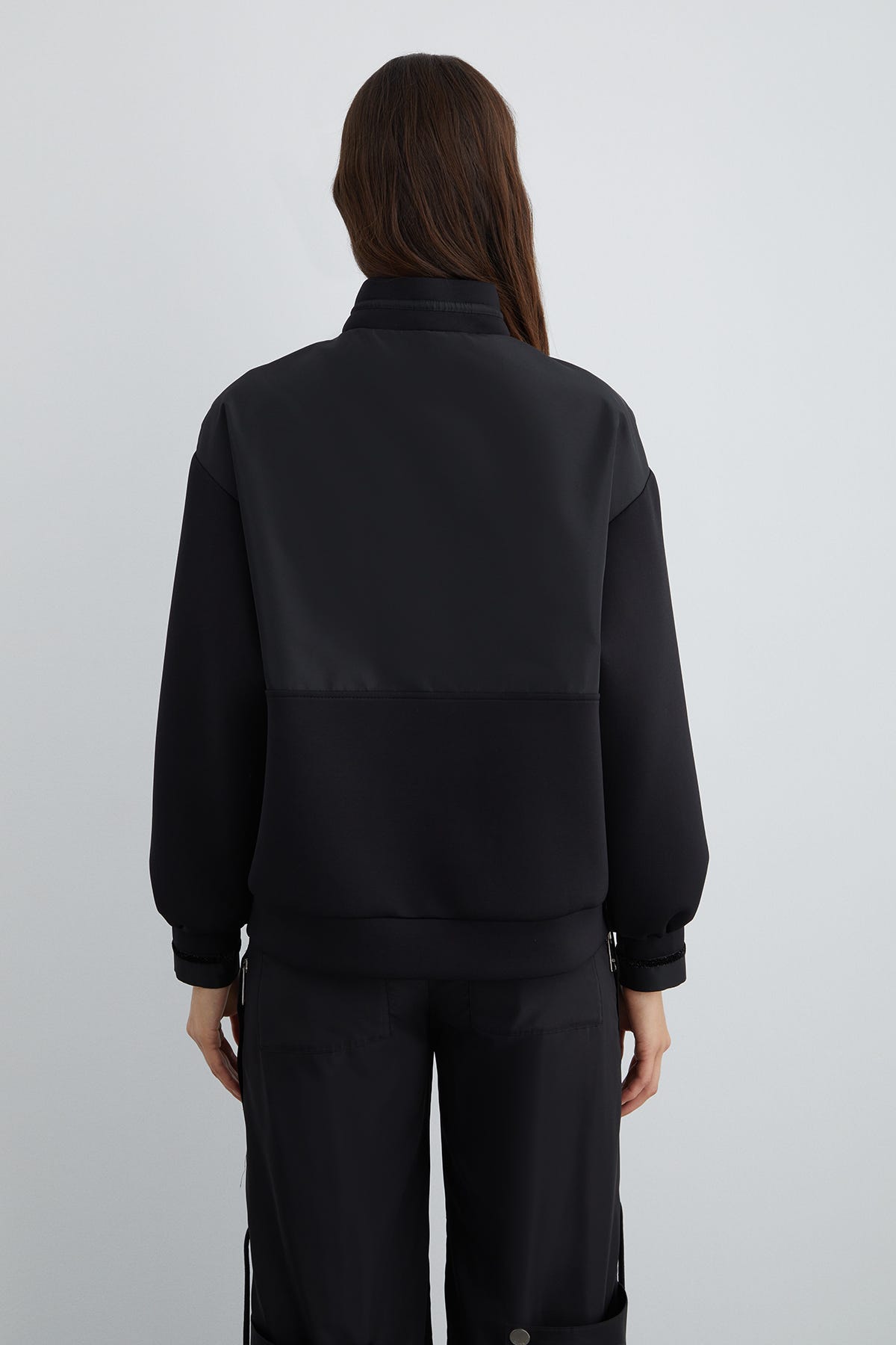 Etiket Detaylı Geniş Cep Sweatshirt