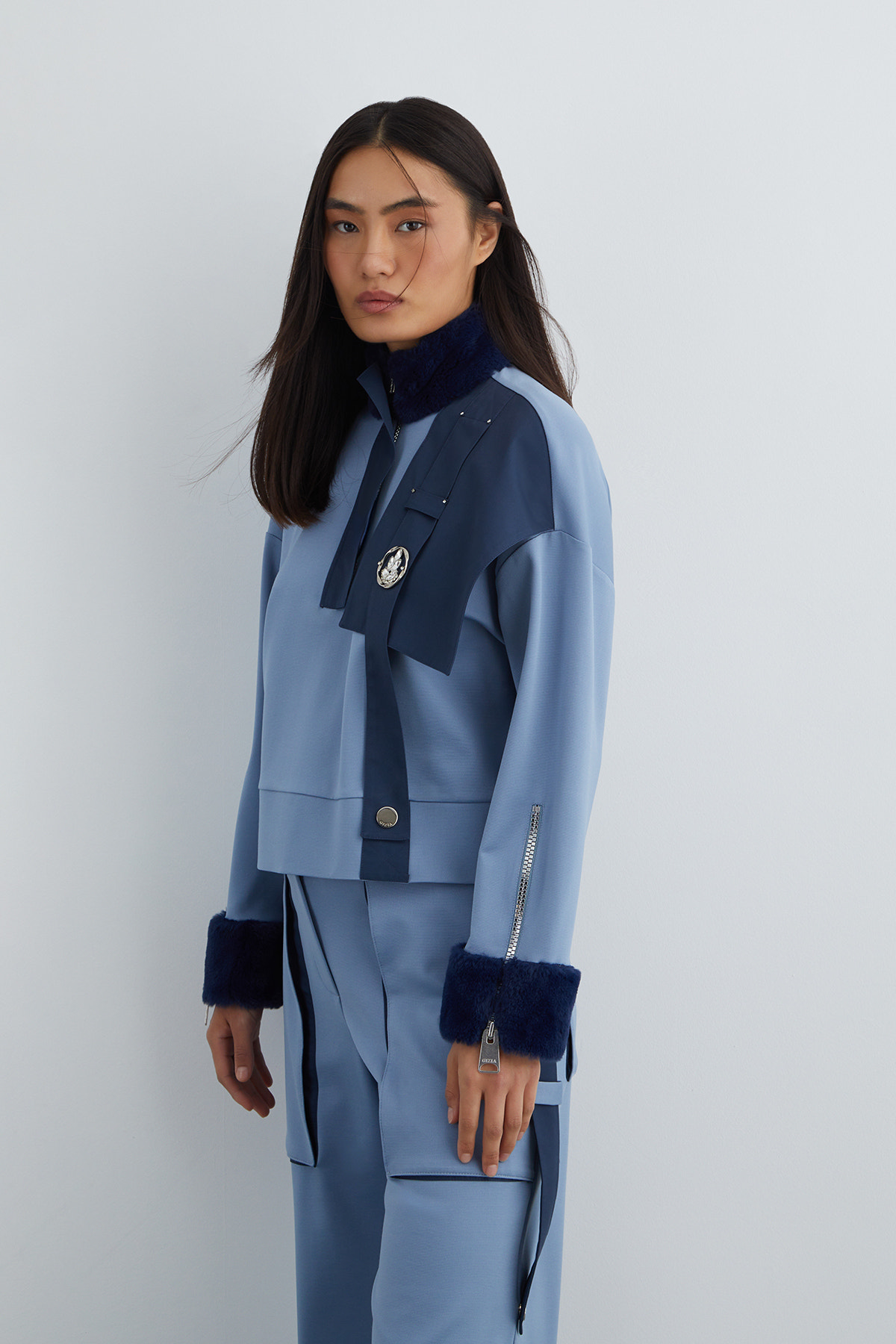 Taşlı Aksesuar Detaylı Kol Ucu Peluş Sweatshirt