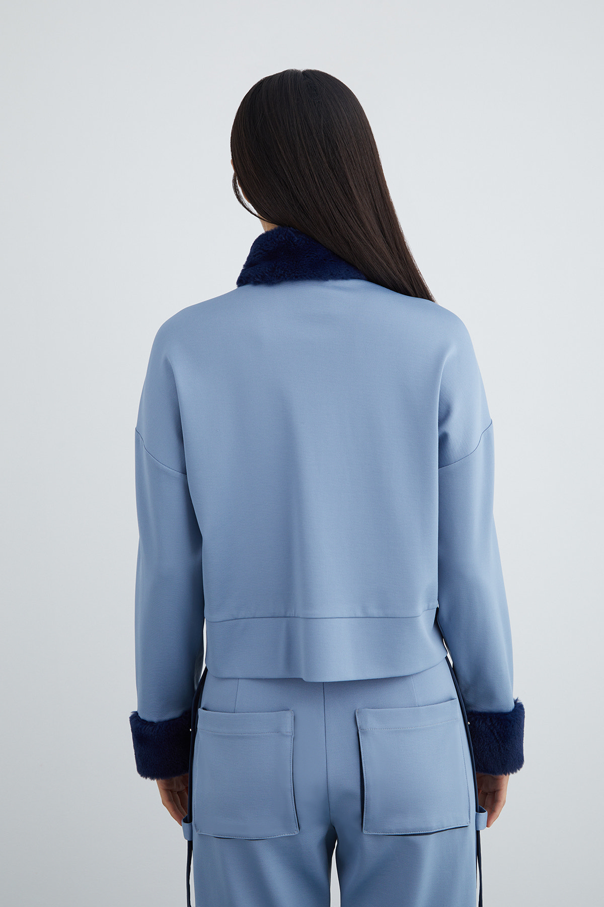 Taşlı Aksesuar Detaylı Kol Ucu Peluş Sweatshirt