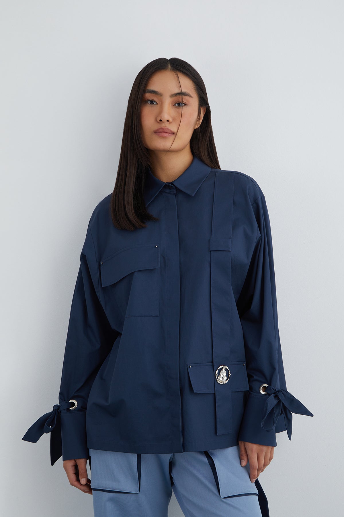 Taşlı Aksesuar Süslemeli Kol Detay Poplin Gömlek