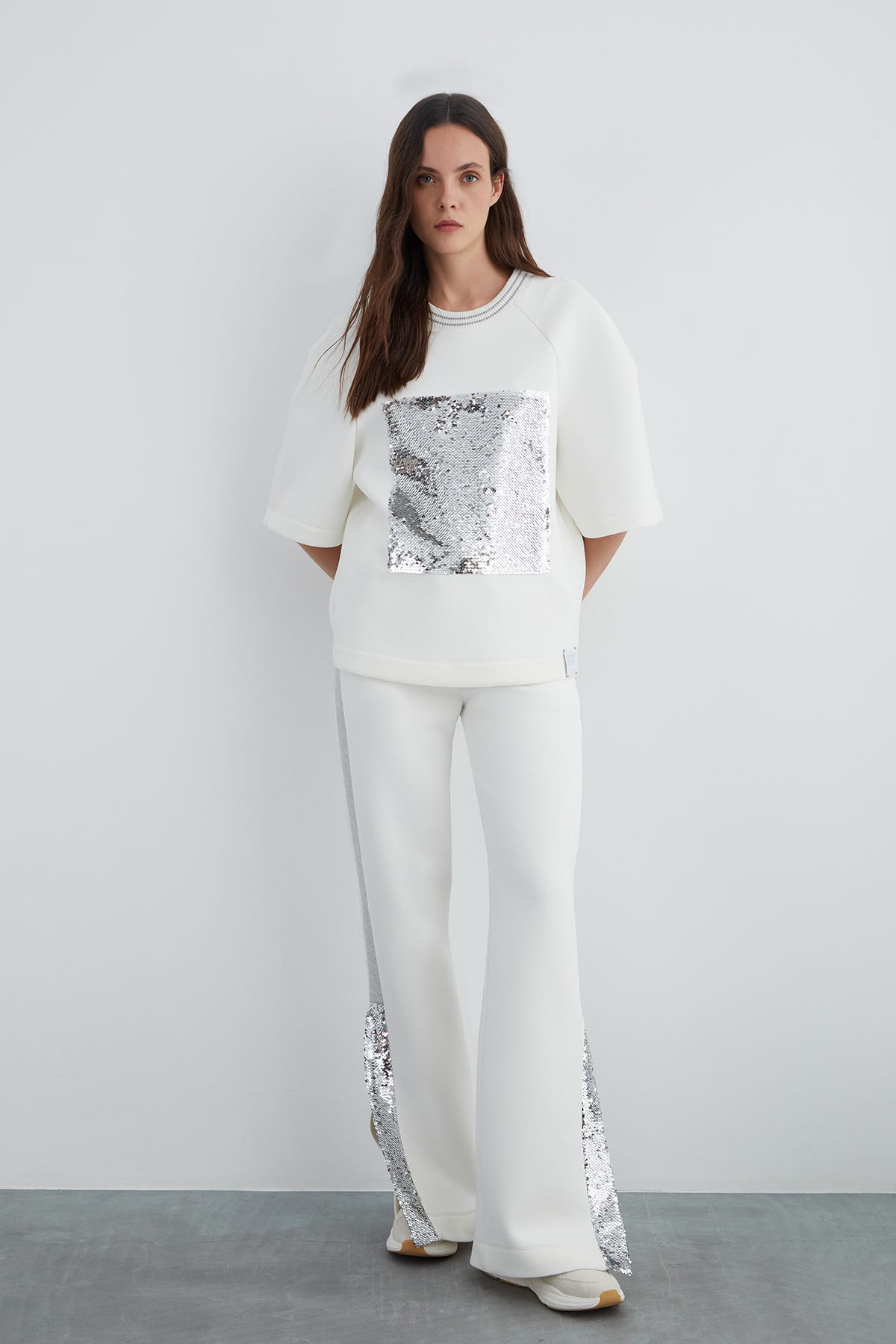 Ön Beden Payet Detaylı Yakası Ribanalı T-shirt