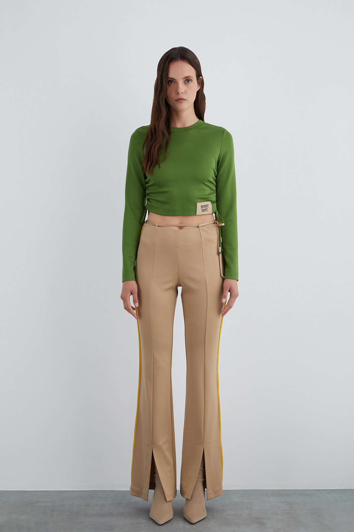 Etek Ucu Aplike Nakış Detaylı Kısa Uzun Kollu T-Shirt