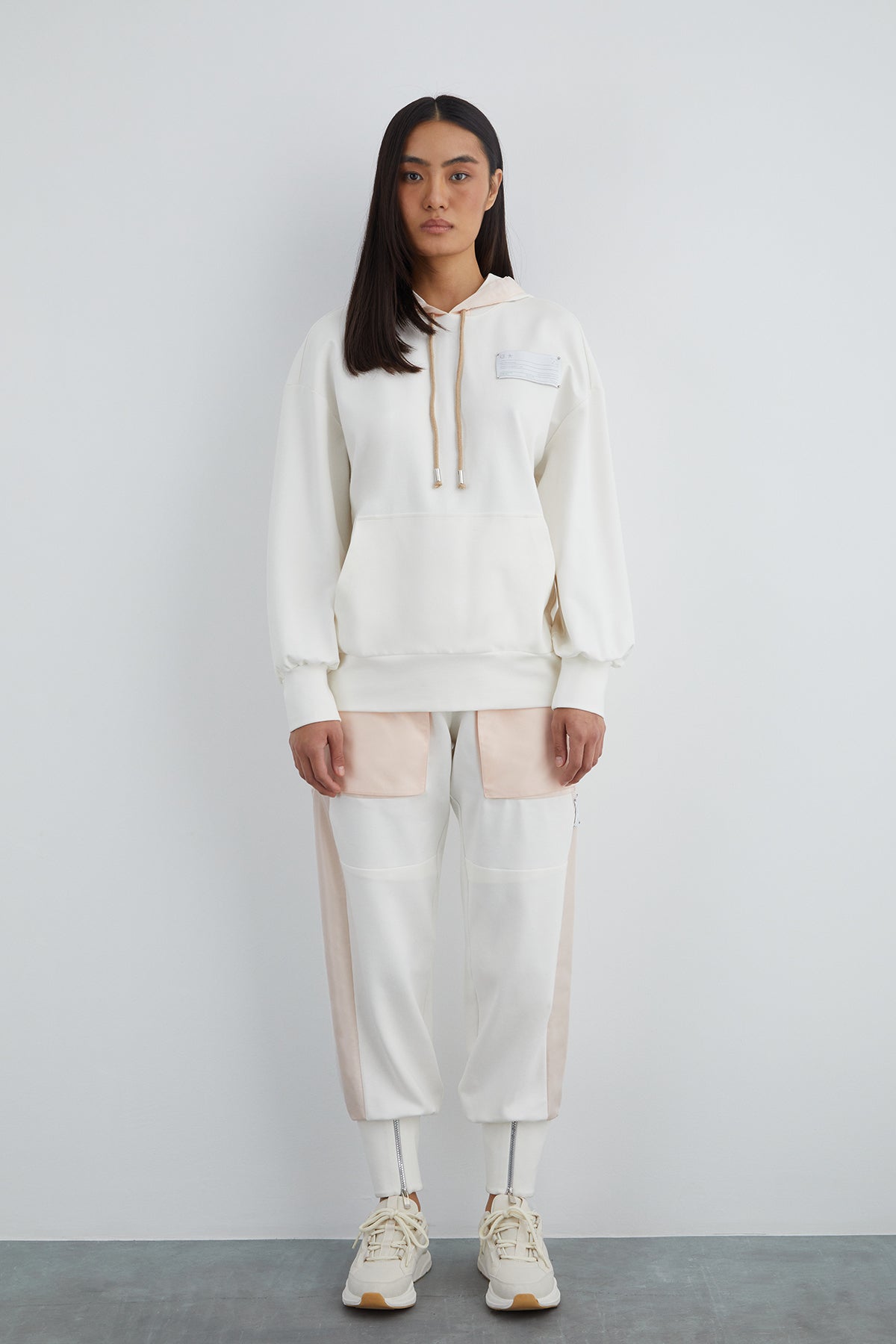 Arka Beden Nakış Detaylı Kapüşonlu Sweatshirt