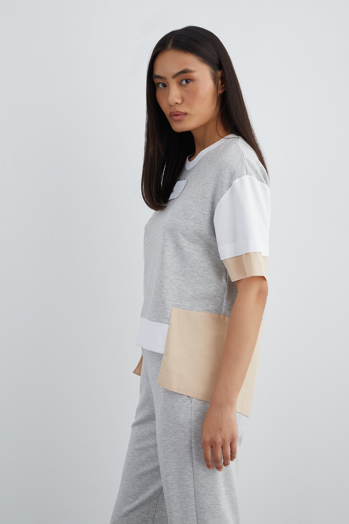 Ön Beden Etiket Detaylı Asimetrik Model T-shirt