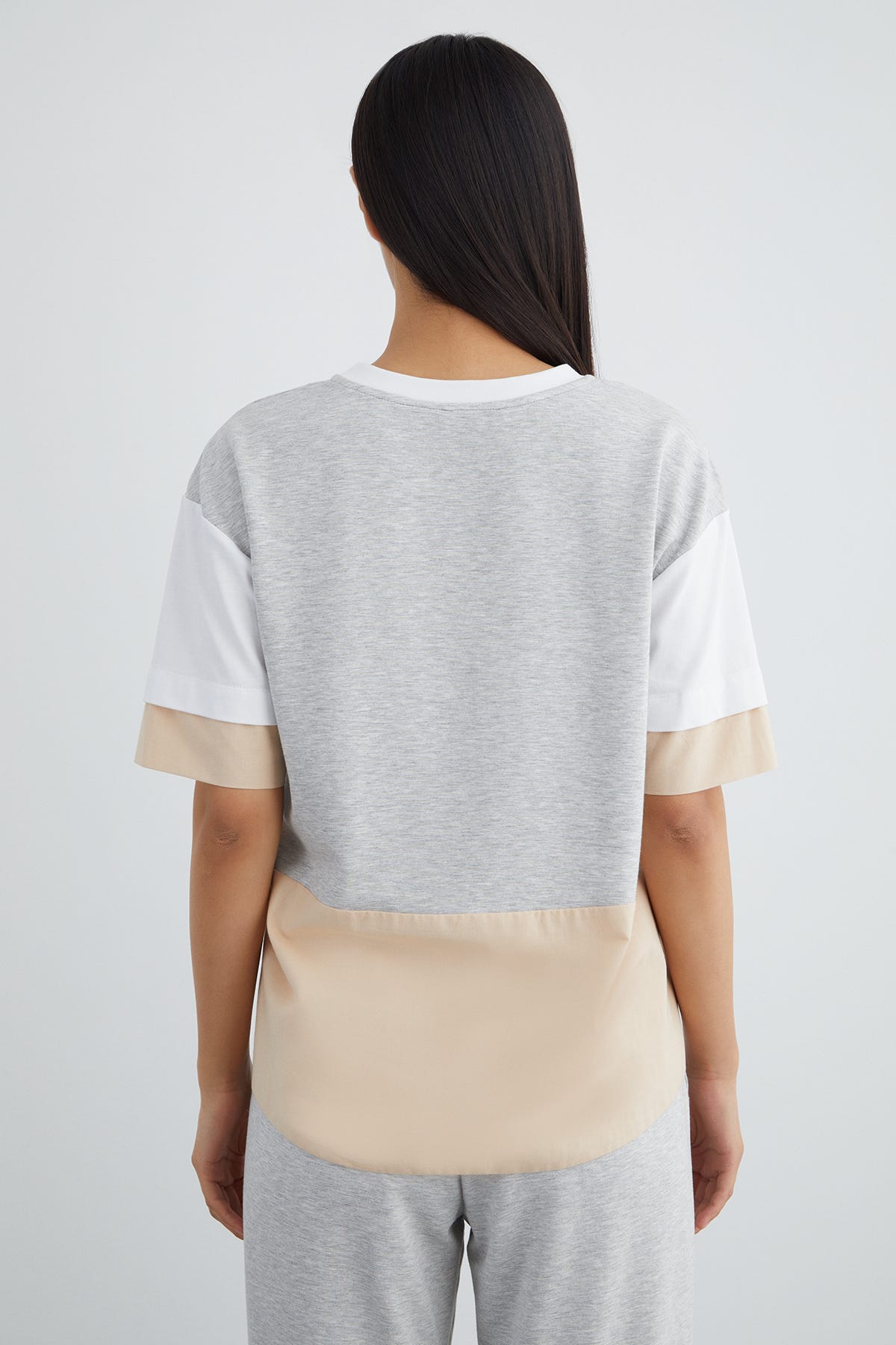 Ön Beden Etiket Detaylı Asimetrik Model T-shirt