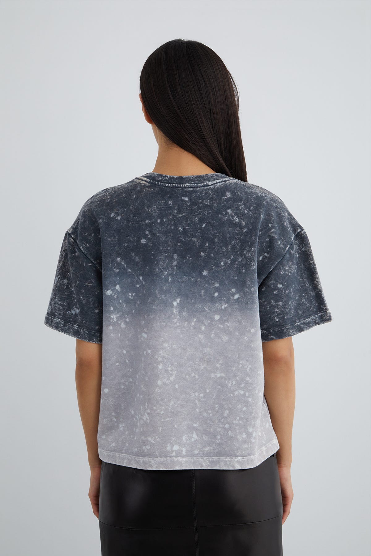 İşlemeli Nakış Detaylı Batik Desen T-shirt