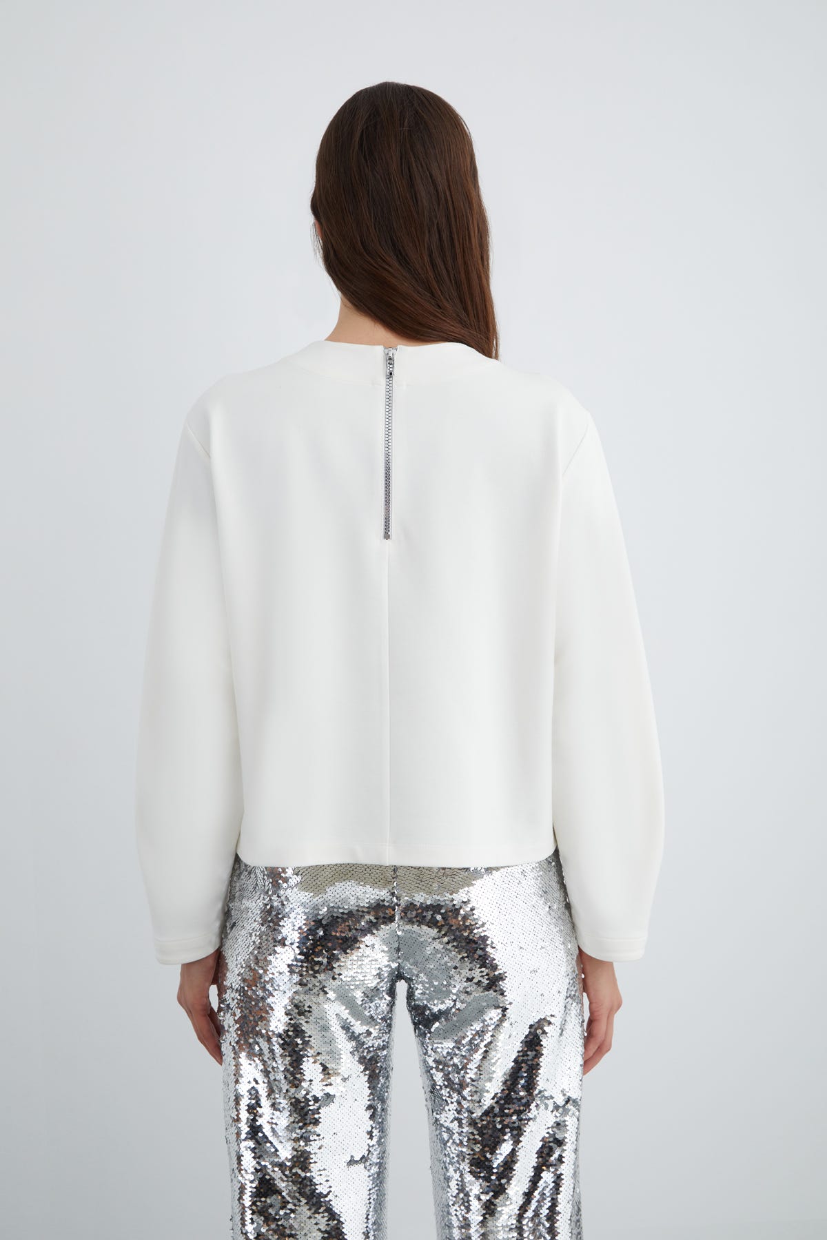 Boncuklu Kordon Detaylı Arkası Fermuarlı Bluz