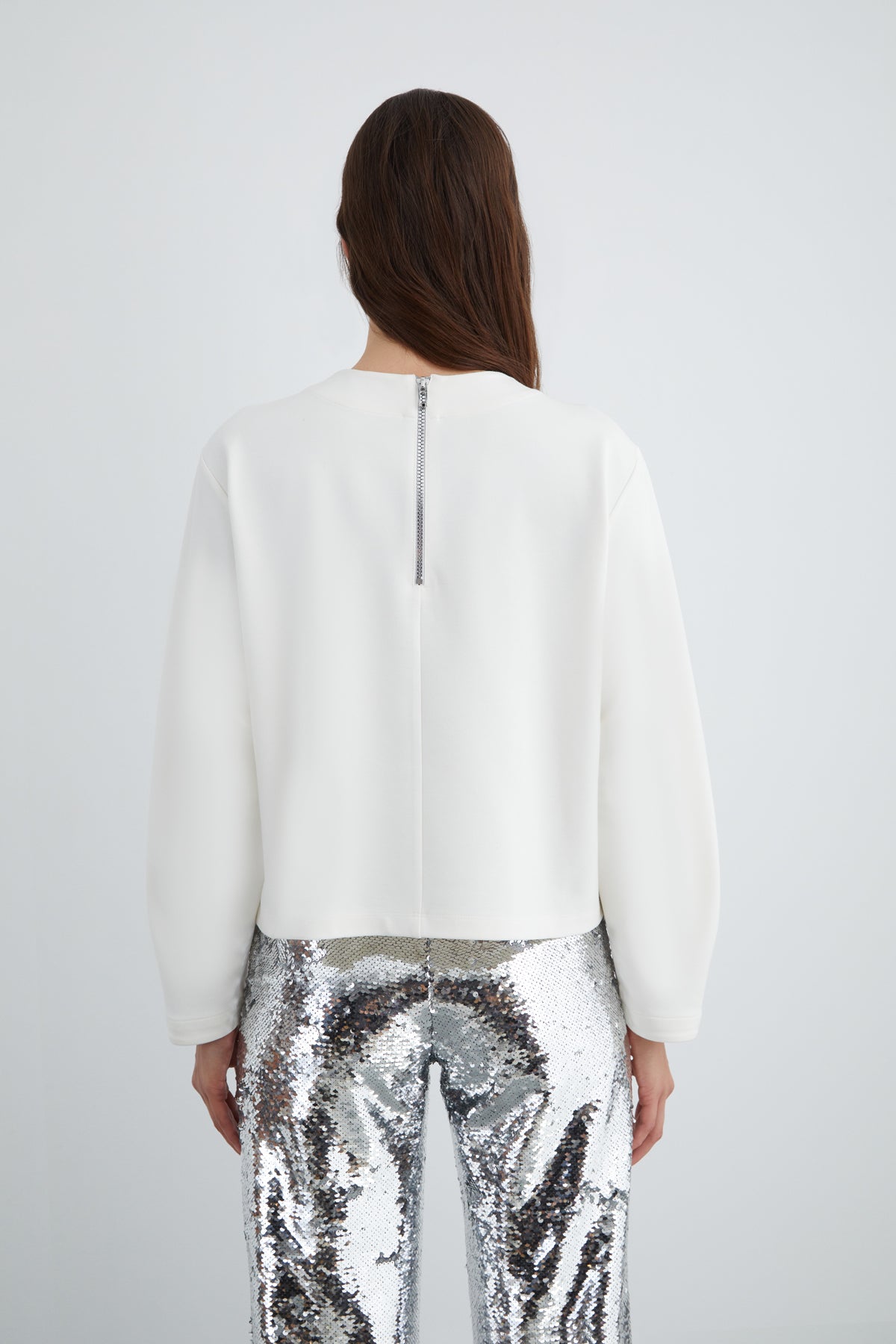 Boncuklu Kordon Detaylı Arkası Fermuarlı Bluz