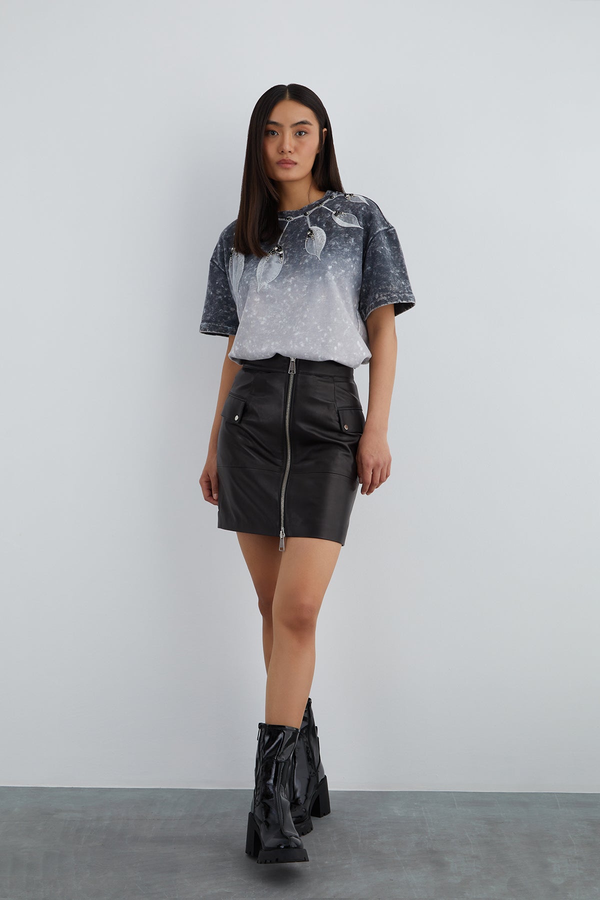 Cep Kapak Detaylı Önden Fermuarlı Deri Etek