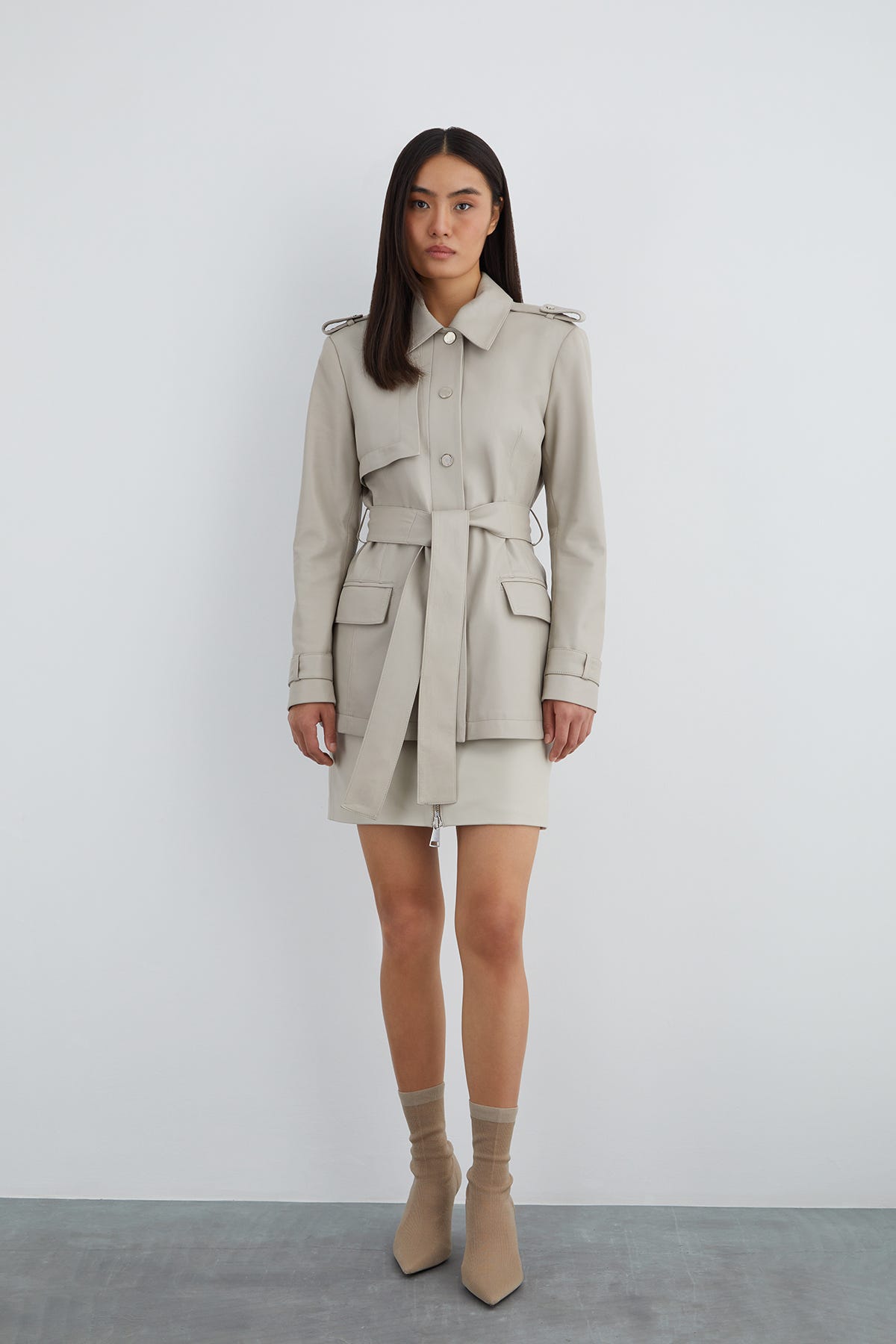 Omuz Apolet Detaylı Kuşaklı Yırtmaçlı Deri Ceket