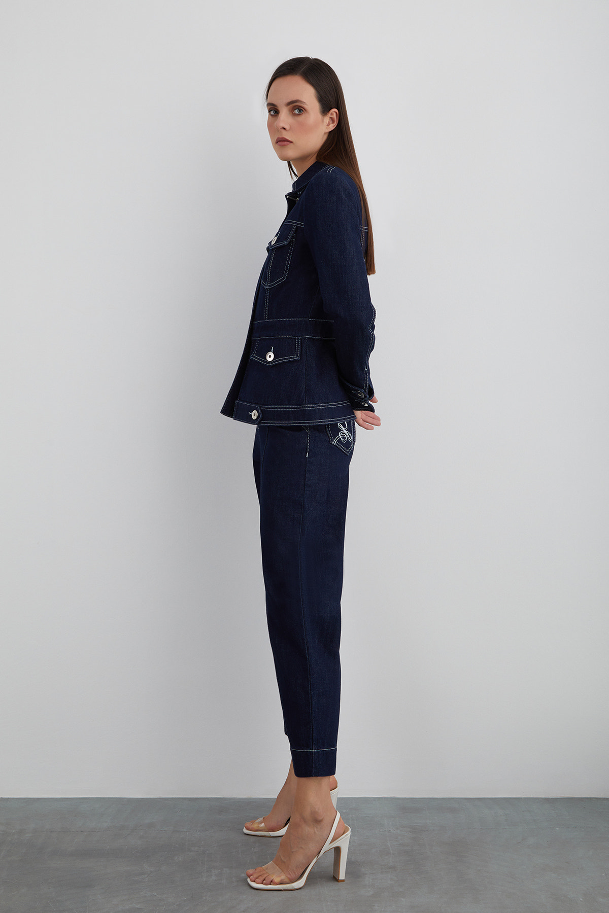 Cepli Ön Kapama Fermuarlı Dikiş Detaylı Jean Ceket