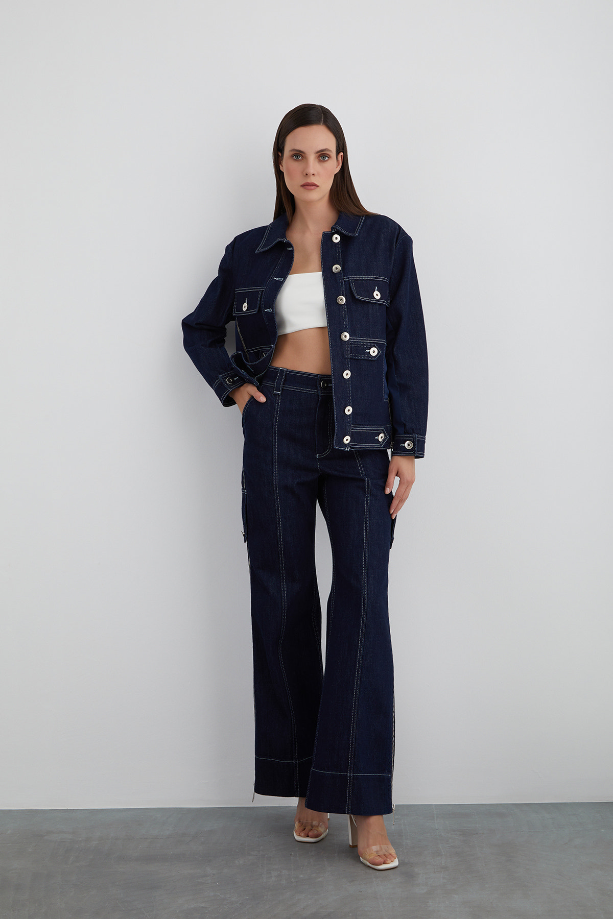 Çakma Düğme Detaylı Arkası Garnili Jean Ceket