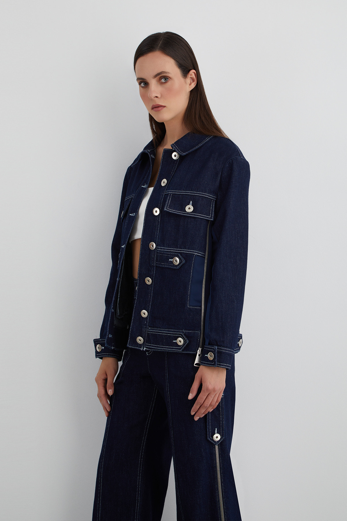 Çakma Düğme Detaylı Arkası Garnili Jean Ceket