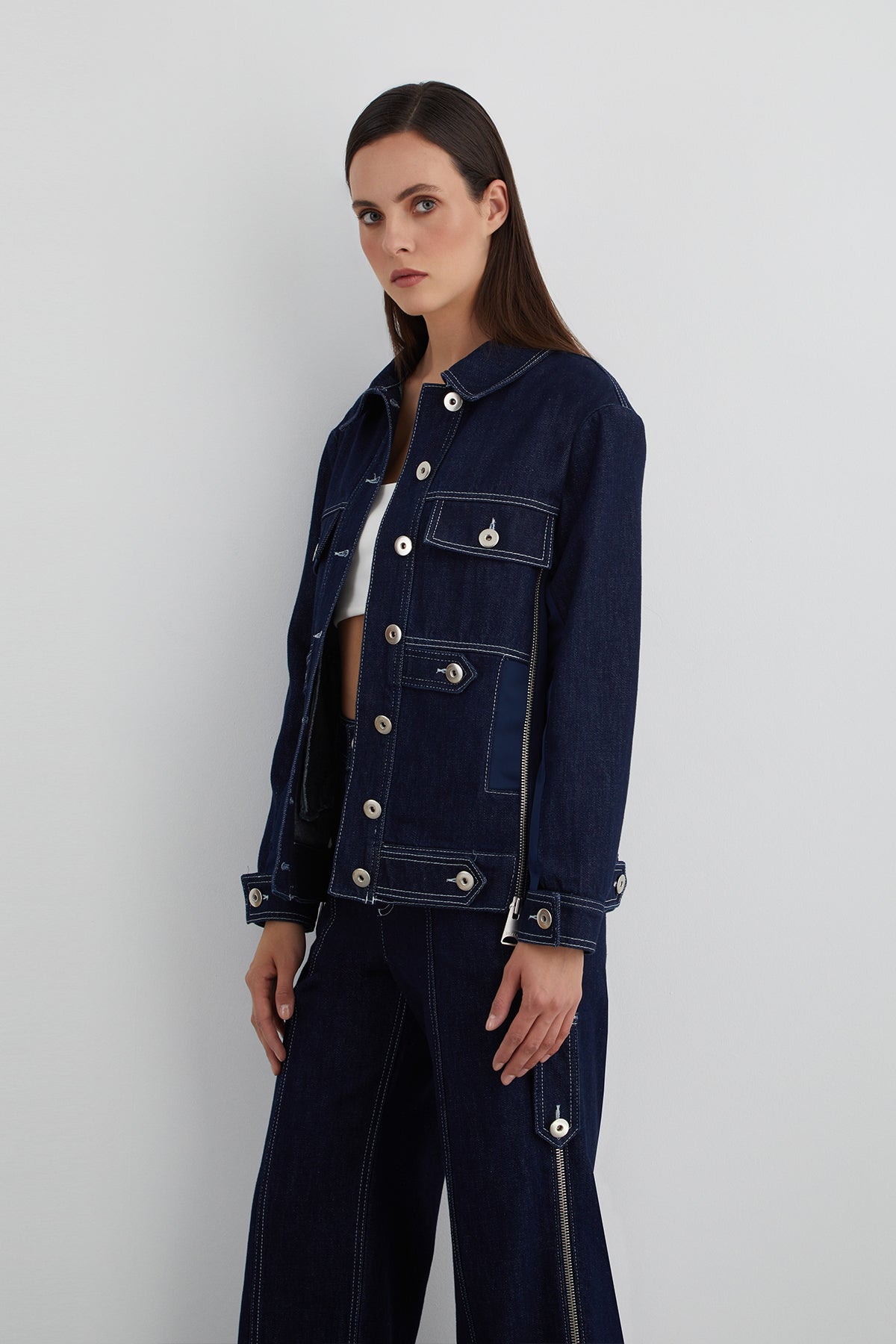 Çakma Düğme Detaylı Arkası Garnili Jean Ceket