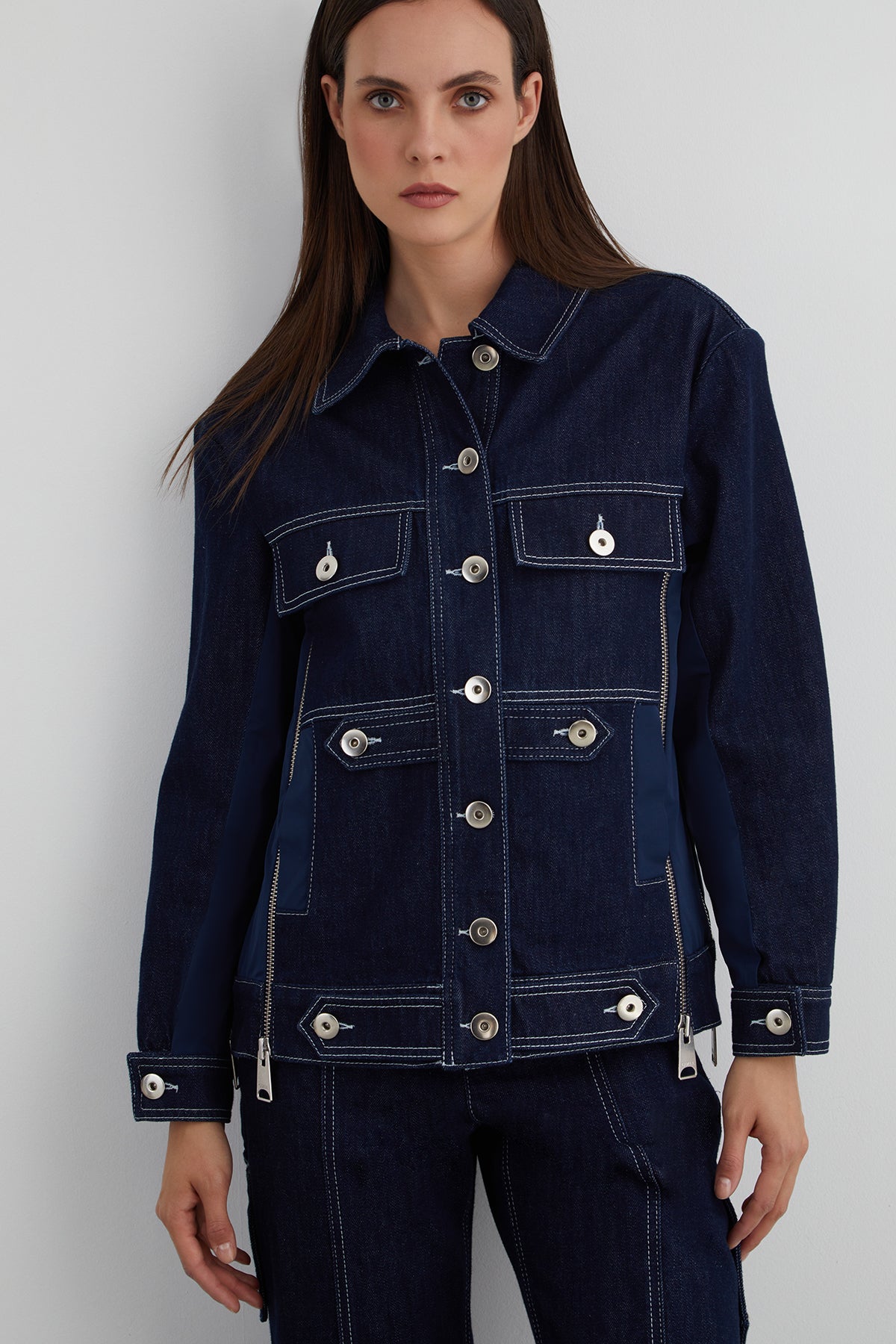 Çakma Düğme Detaylı Arkası Garnili Jean Ceket