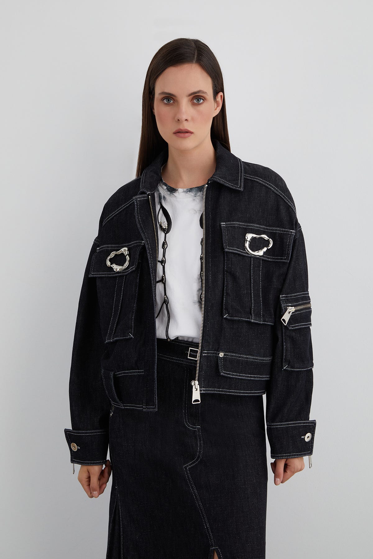 Aksesuar Detaylı Kolu Fermuarlı Geniş Cep Ceket