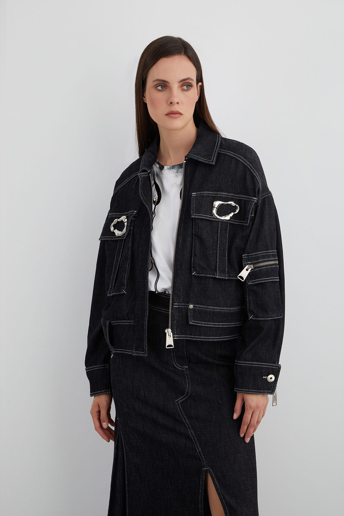 Aksesuar Detaylı Kolu Fermuarlı Geniş Cep Ceket