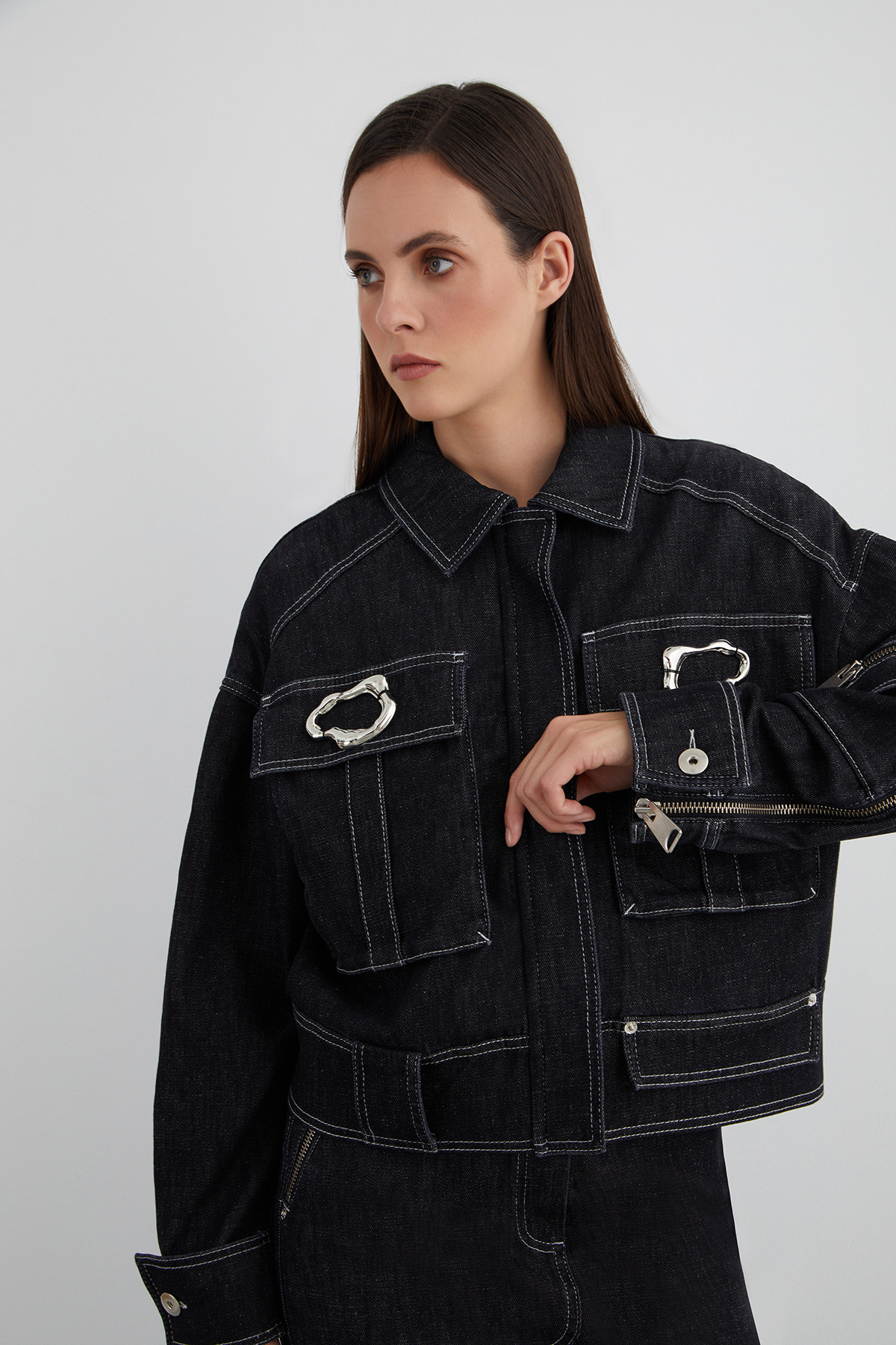 Aksesuar Detaylı Kolu Fermuarlı Geniş Cep Ceket