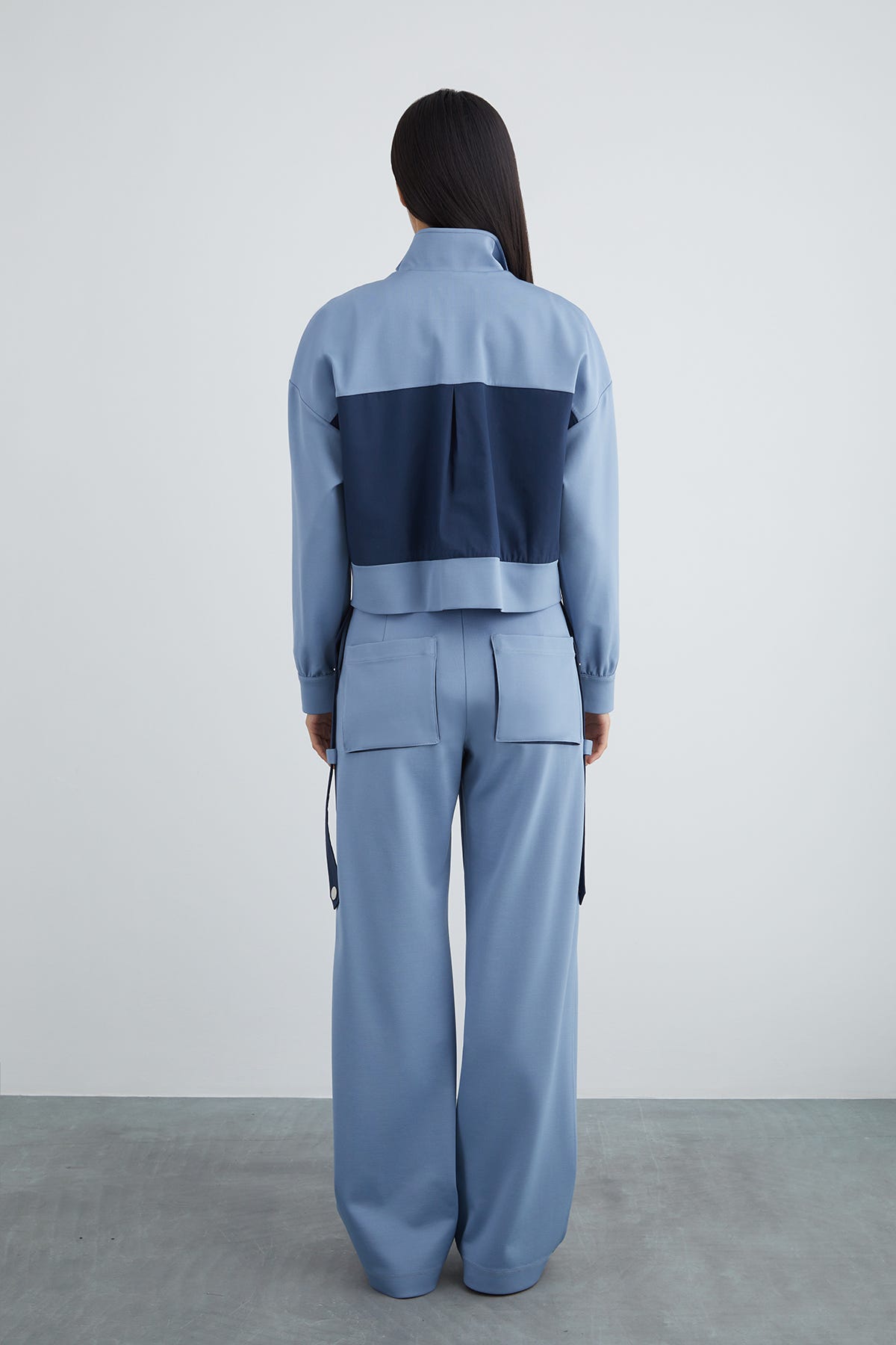 Taşlı Aksesuar Detaylı Dik Yaka Kutu Form Ceket