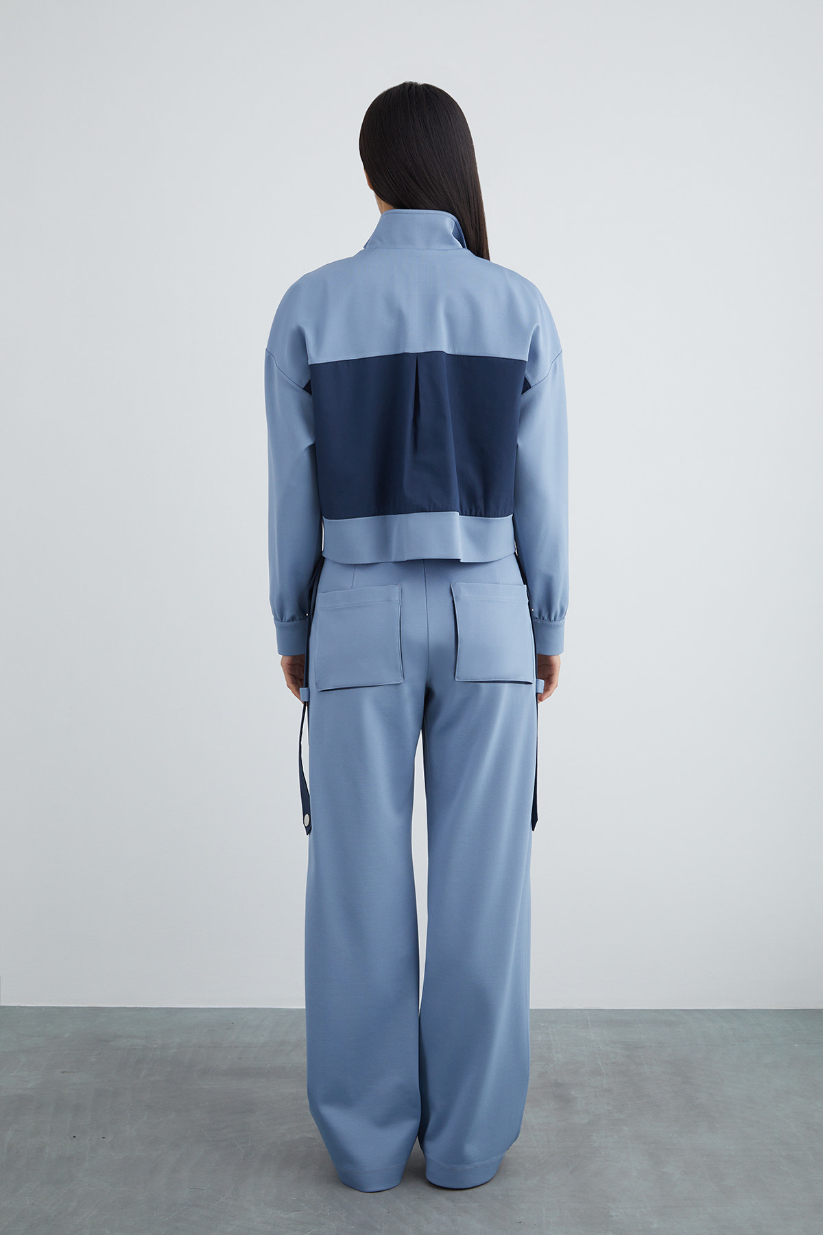 Taşlı Aksesuar Detaylı Dik Yaka Kutu Form Ceket