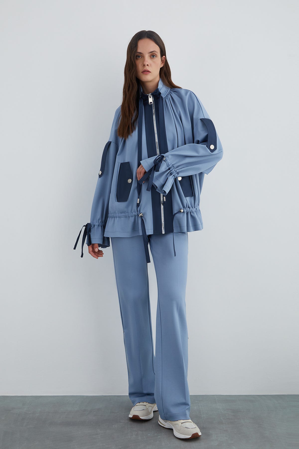 Büzülebilir Bağcık Detaylı Dik Yaka Ceket