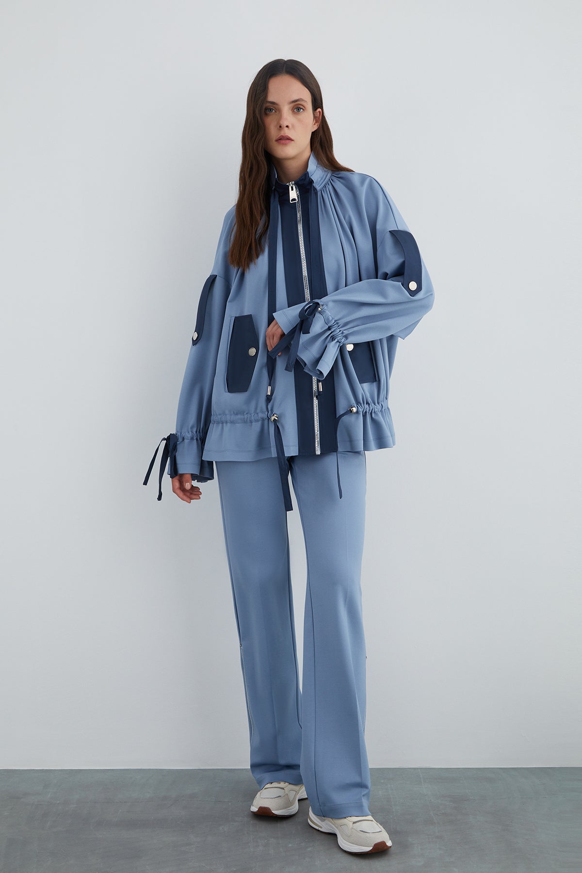 Büzülebilir Bağcık Detaylı Dik Yaka Ceket