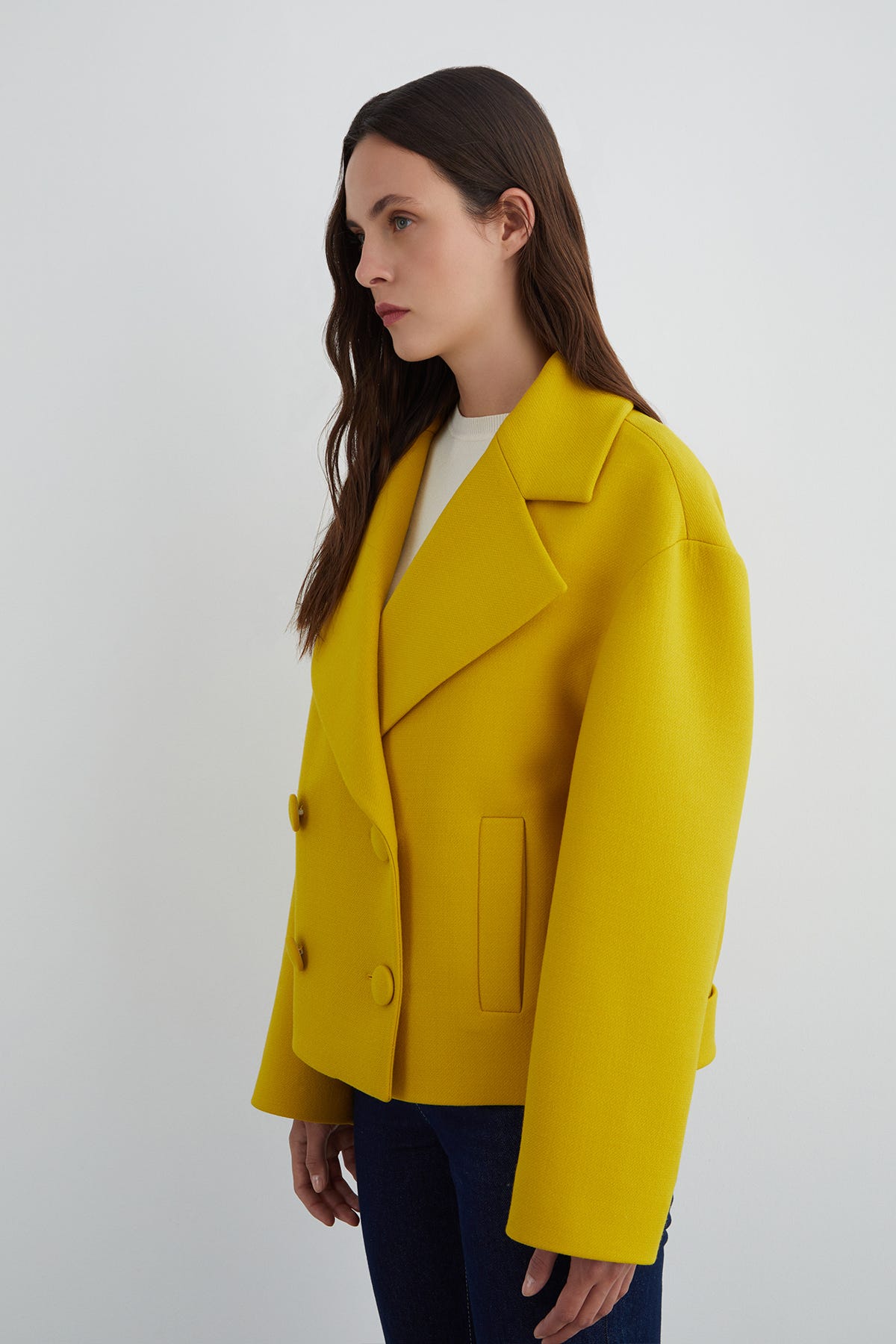 Etek Ucu Tokalı Kısa Sarı Kaşe Kaban