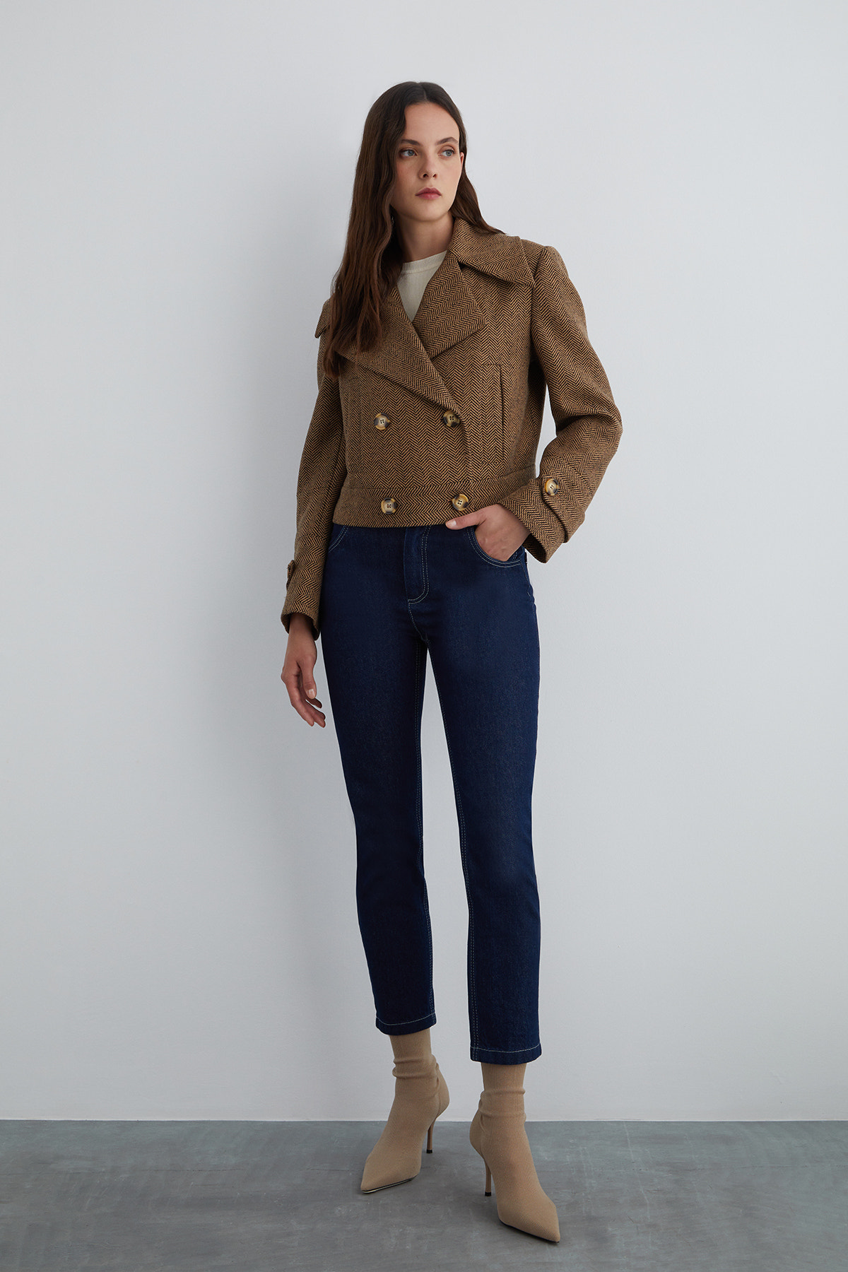 Kruvaze Kapama Kutu Form Kısa Kaşe Ceket