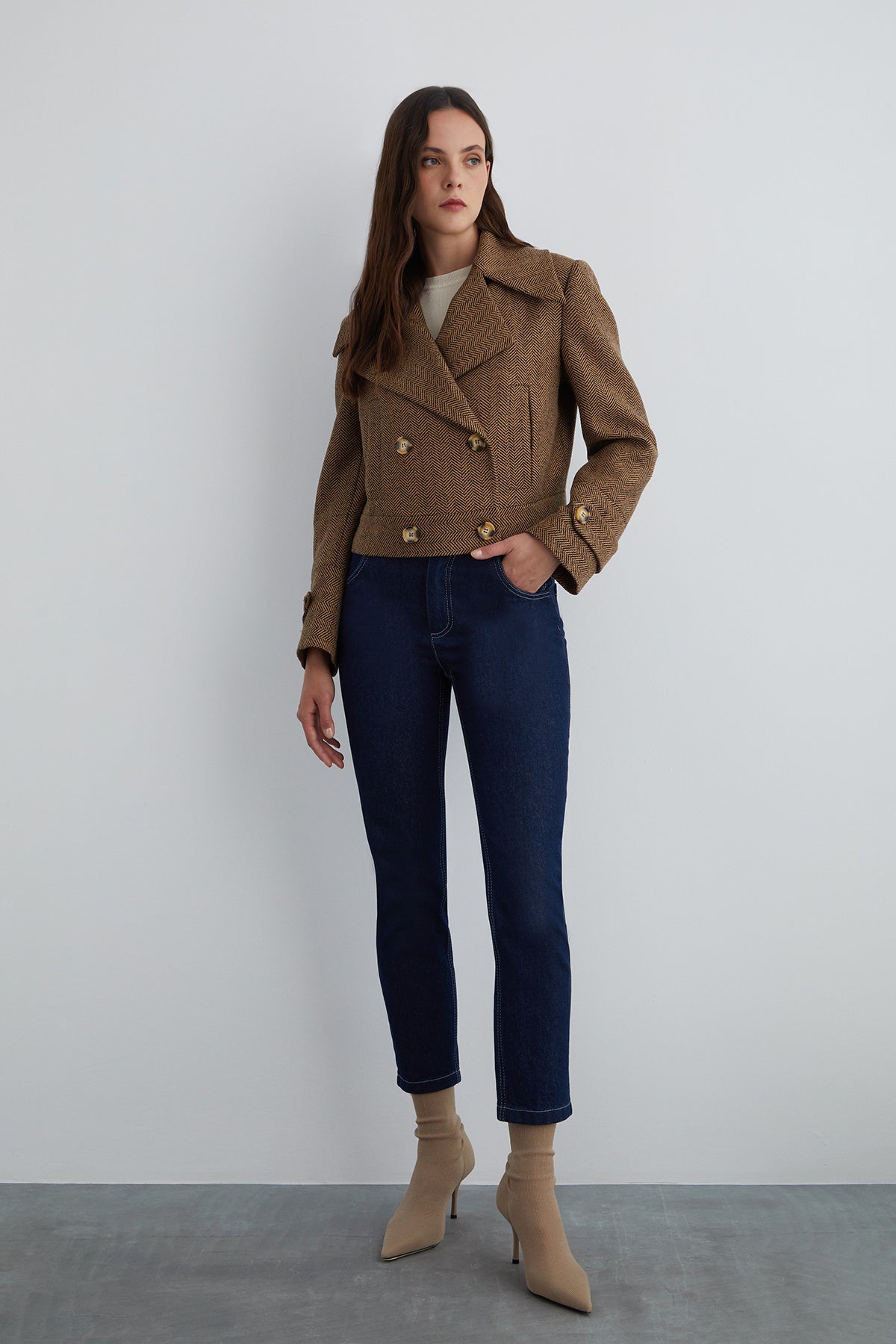 Kruvaze Kapama Kutu Form Kısa Kaşe Ceket