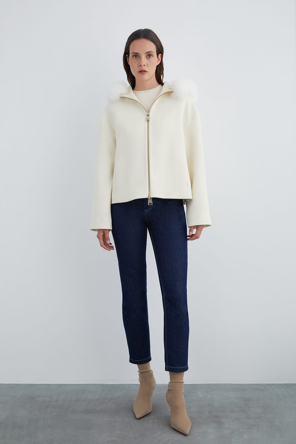 Kapüşonu Kürklü Kutu Form Kaşe Kaban