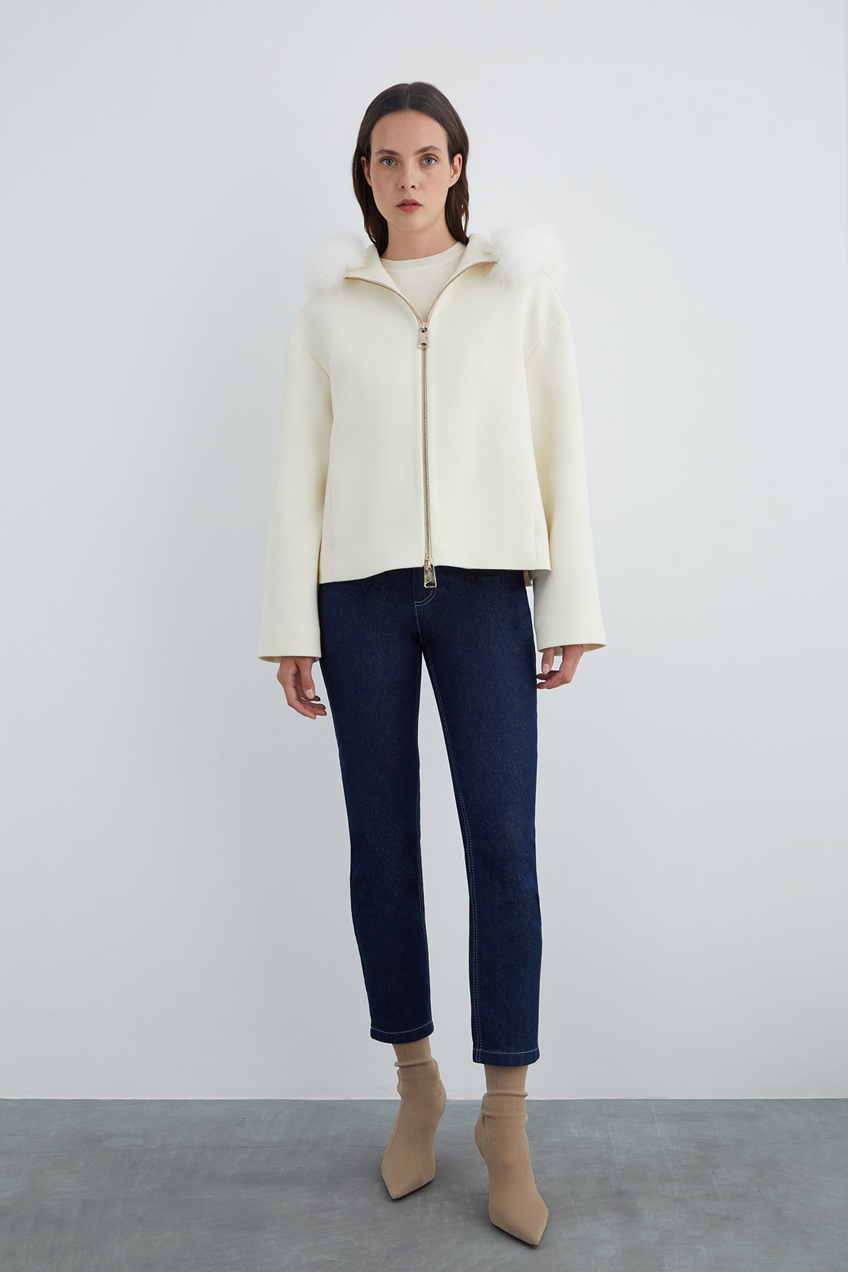 Kapüşonu Kürklü Kutu Form Kaşe Kaban