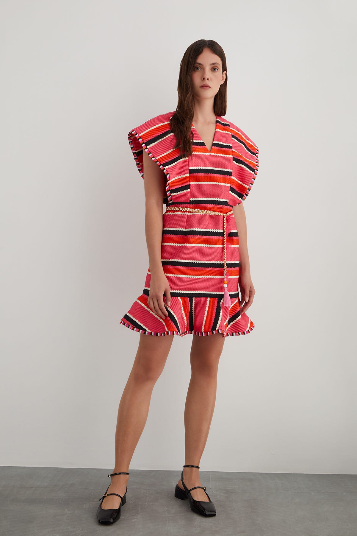 Püskül Detaylı Zincir Kemerli Mini Organze Elbise