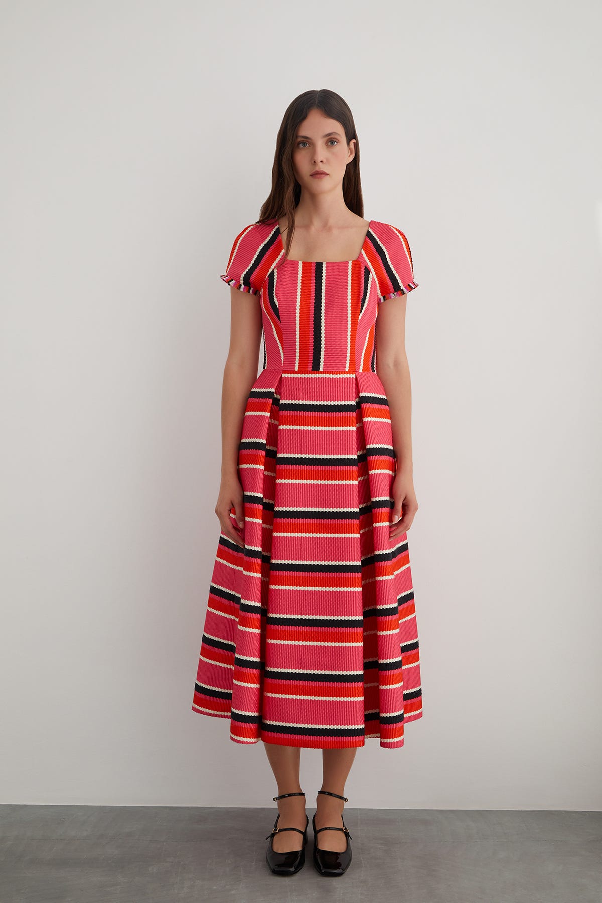 Kolları Püskül Detaylı Dokulu Midi Elbise