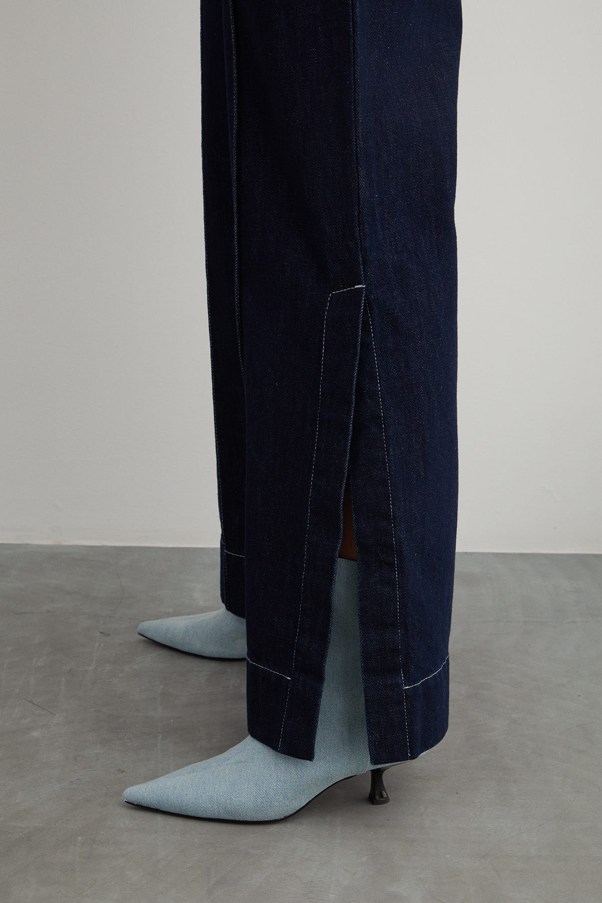 Nikel Düğme Detaylı Yanı Yırtmaçlı Flare Paça Jean Tulum