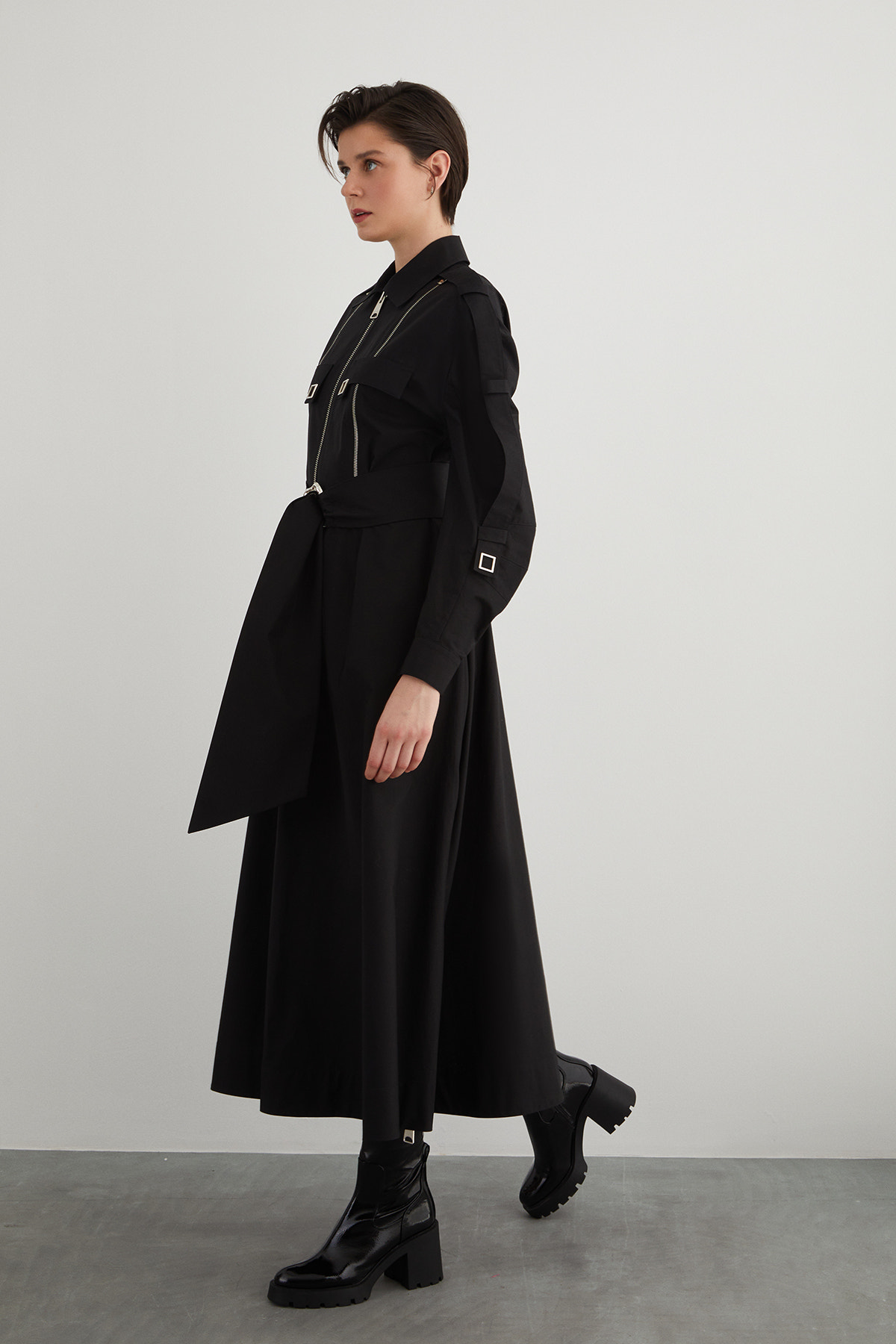 Fermuar Ve Kare Çıtçıt Detaylı Tokalı Seyyar Kuşaklı Midi Elbise