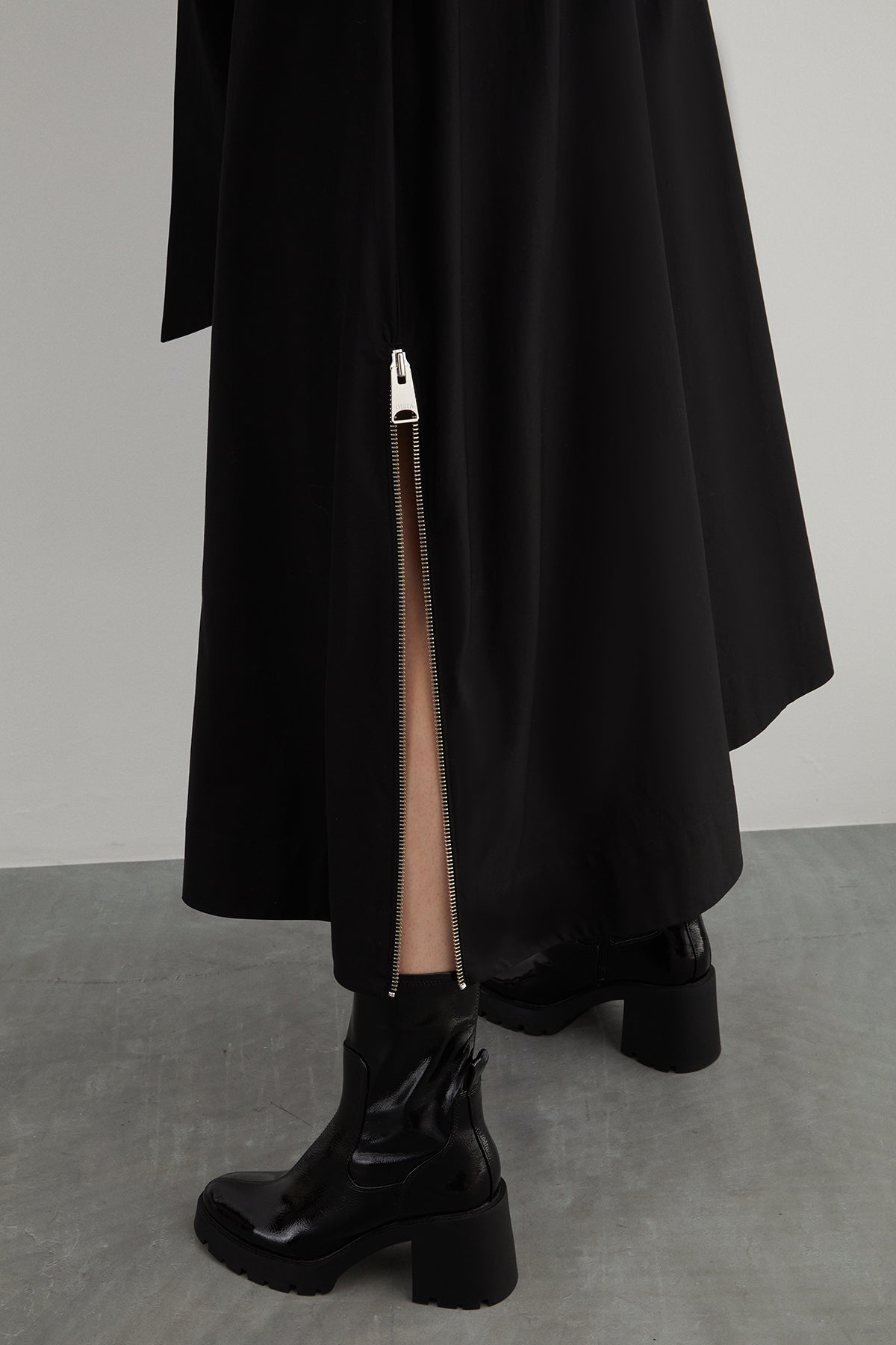 Fermuar Ve Kare Çıtçıt Detaylı Tokalı Seyyar Kuşaklı Midi Elbise