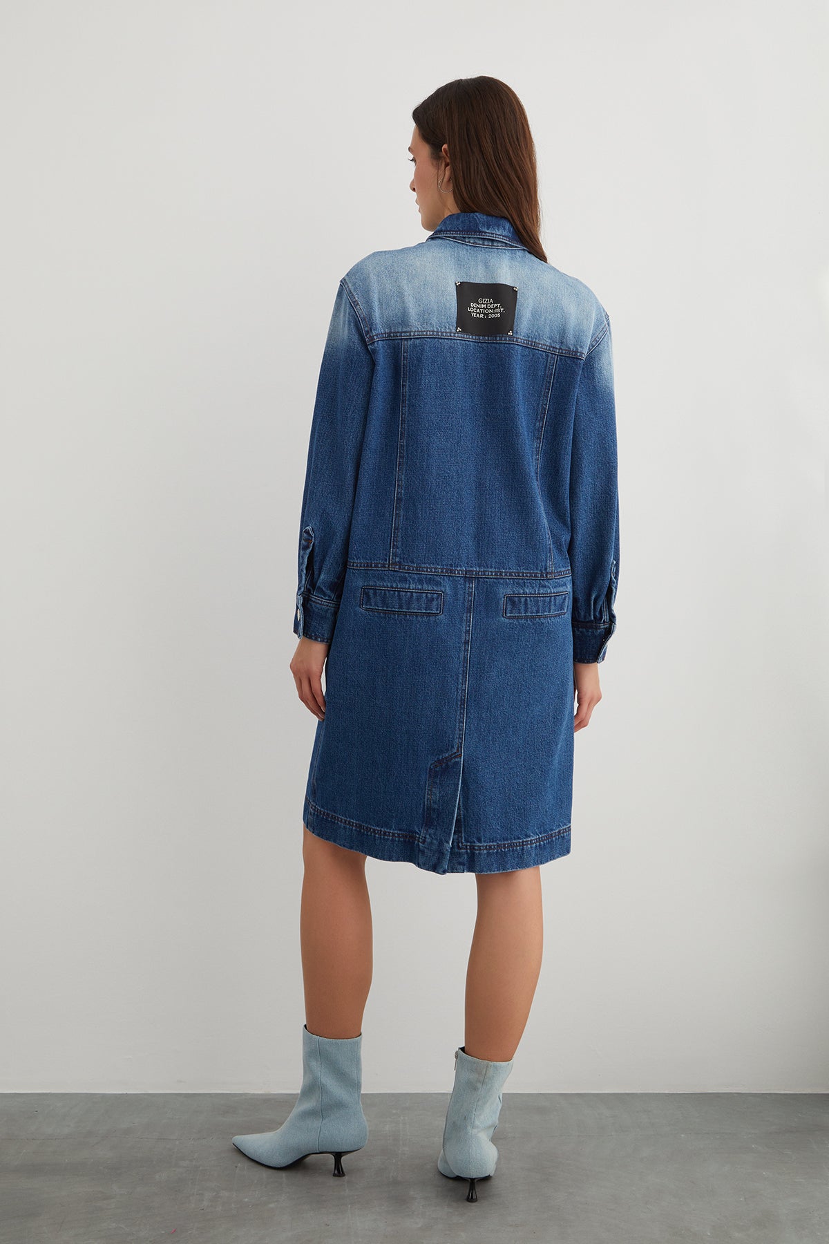 Arka Beden Etiket Detaylı Düğme Kapama Ara Boy Jean Ceket Elbise