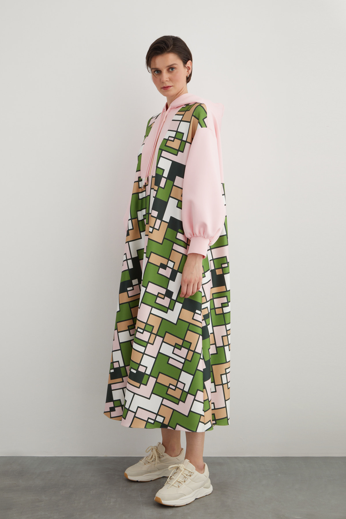 Fermuar Detaylı Kapüşonlu Özel Desen Scuba Maxi Elbise