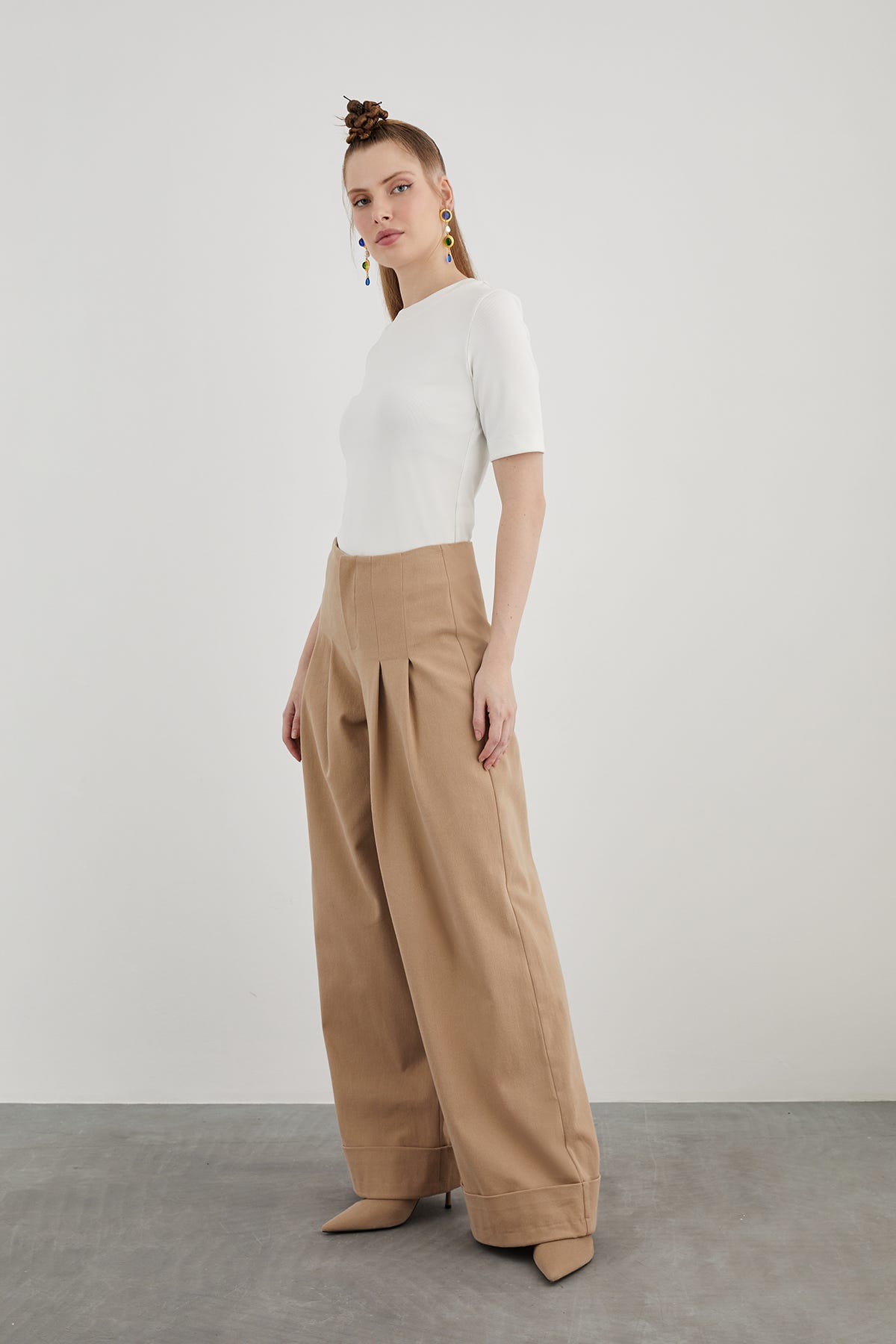 Bel Detaylı Pileli Duble Paçalı Geniş Pantolon