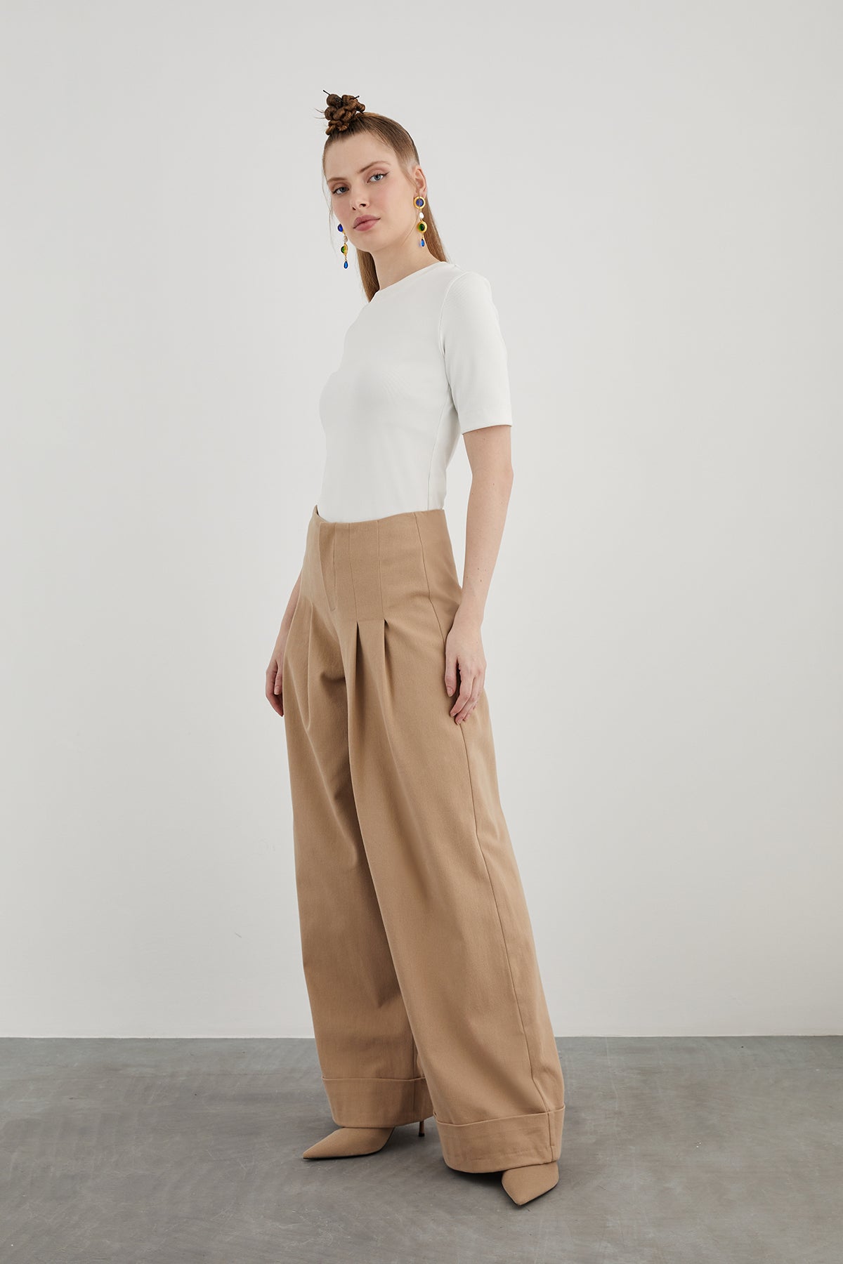 Bel Detaylı Pileli Duble Paçalı Geniş Pantolon