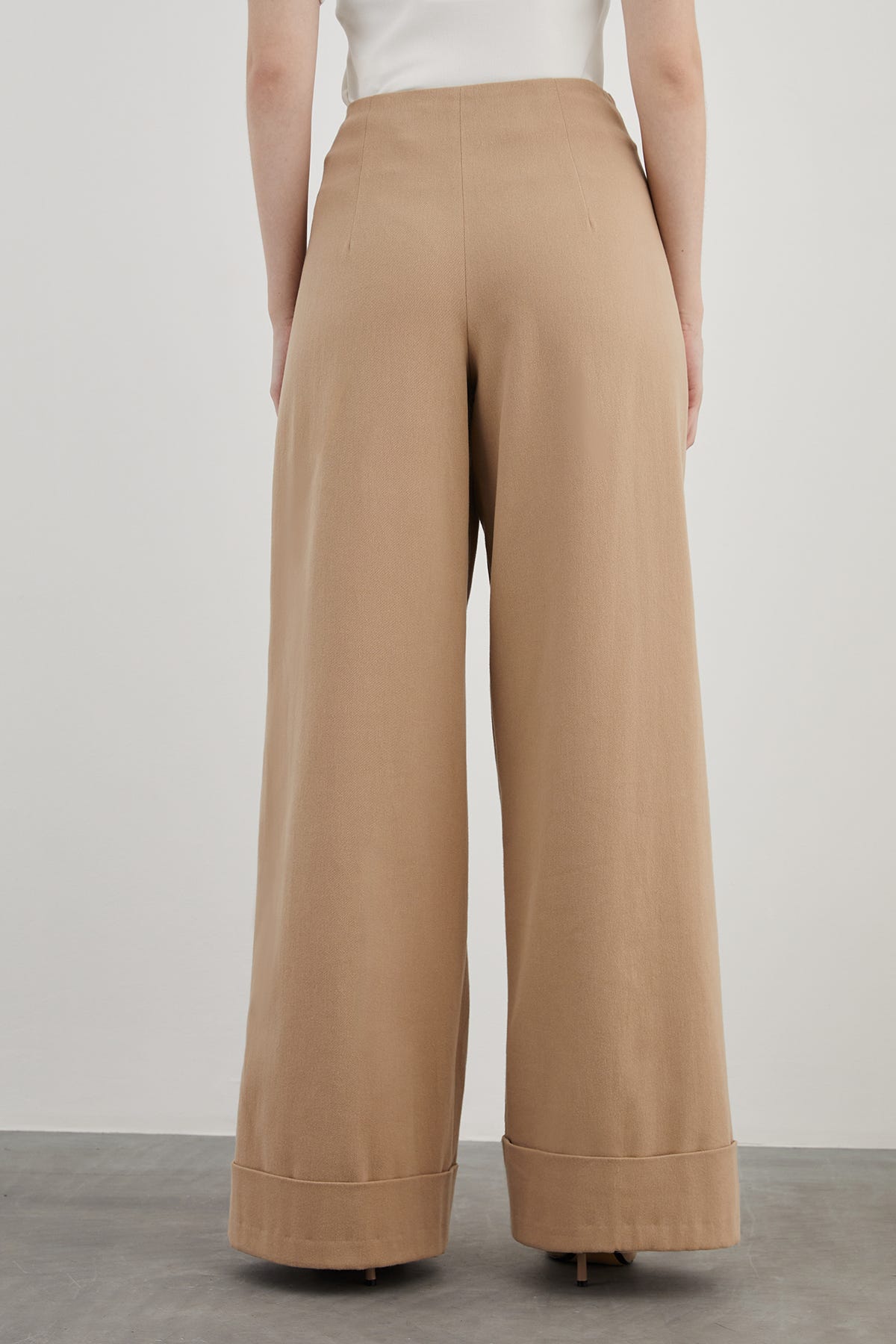 Bel Detaylı Pileli Duble Paçalı Geniş Pantolon