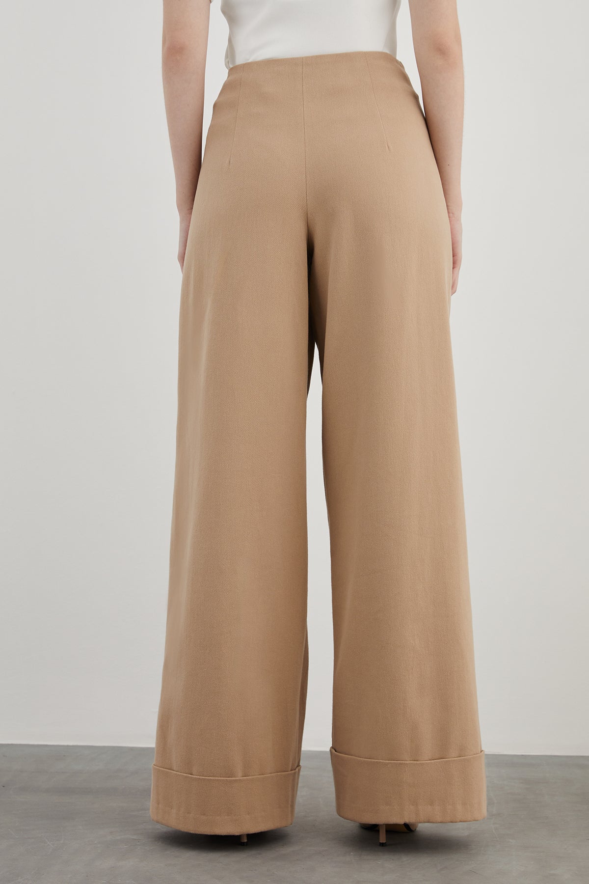 Bel Detaylı Pileli Duble Paçalı Geniş Pantolon