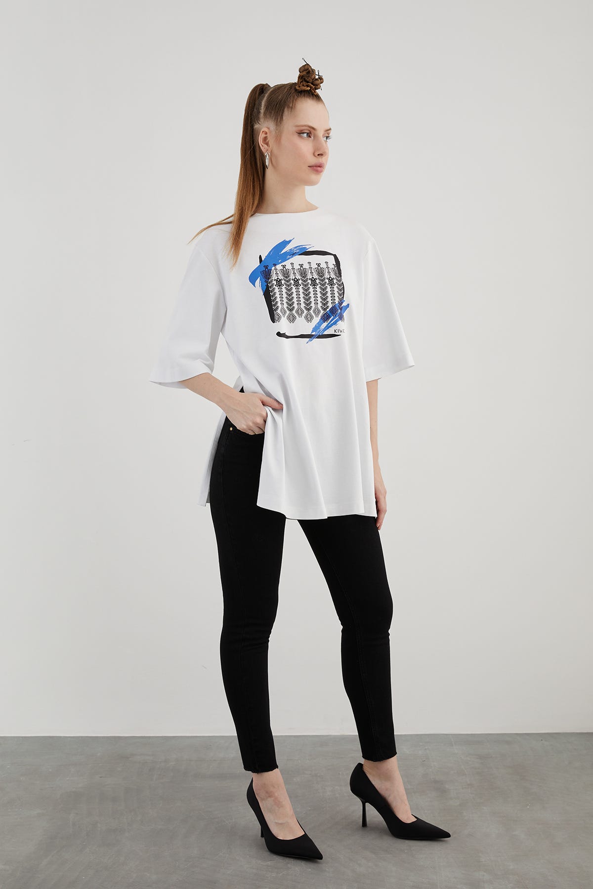 Oversize Yanları Yırtmaçlı Arkası Gizli Fermuarlı T-Shirt